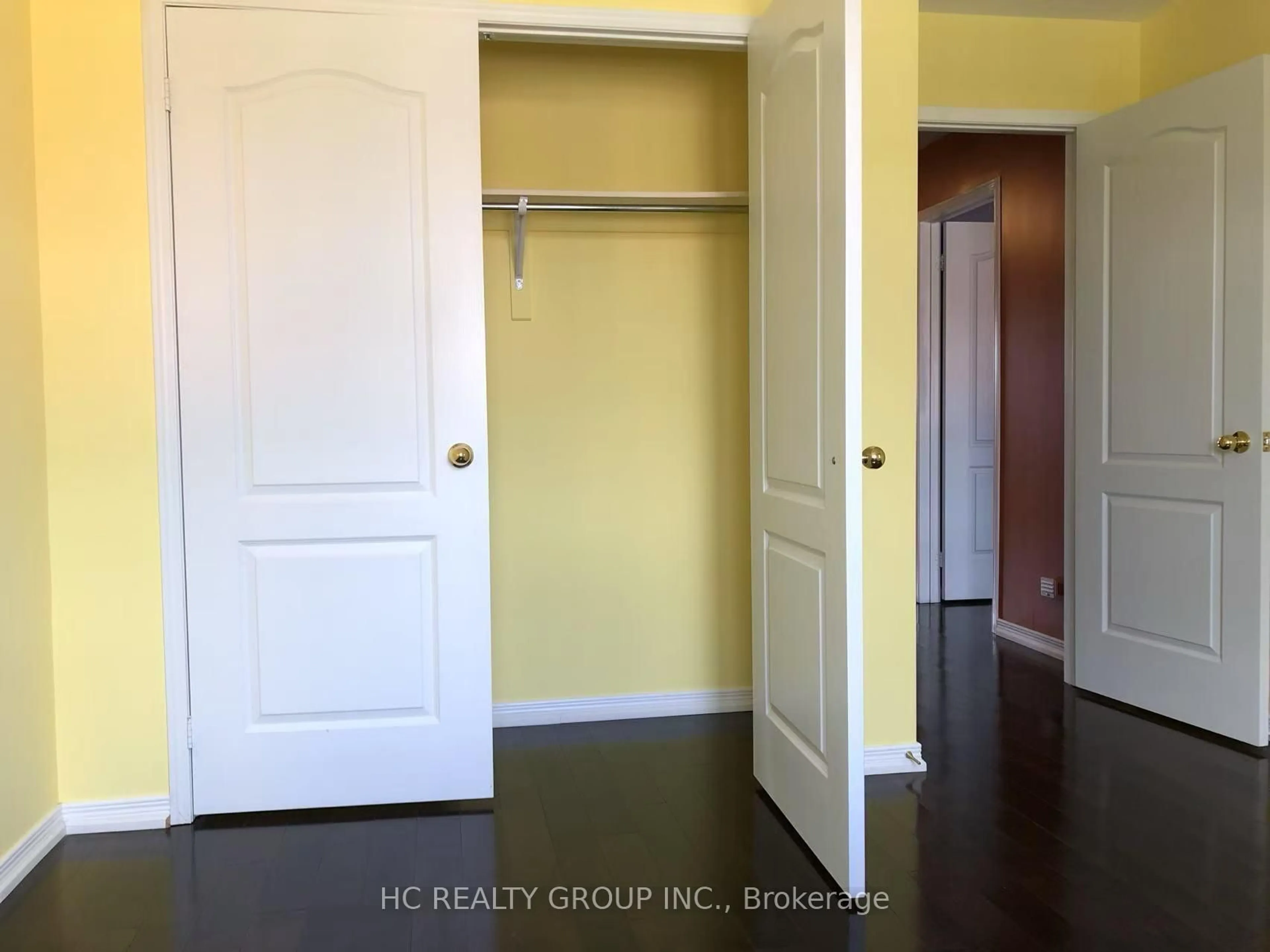 Indoor entryway for 32 Wheelwright Dr, Richmond Hill Ontario L4E 5A4
