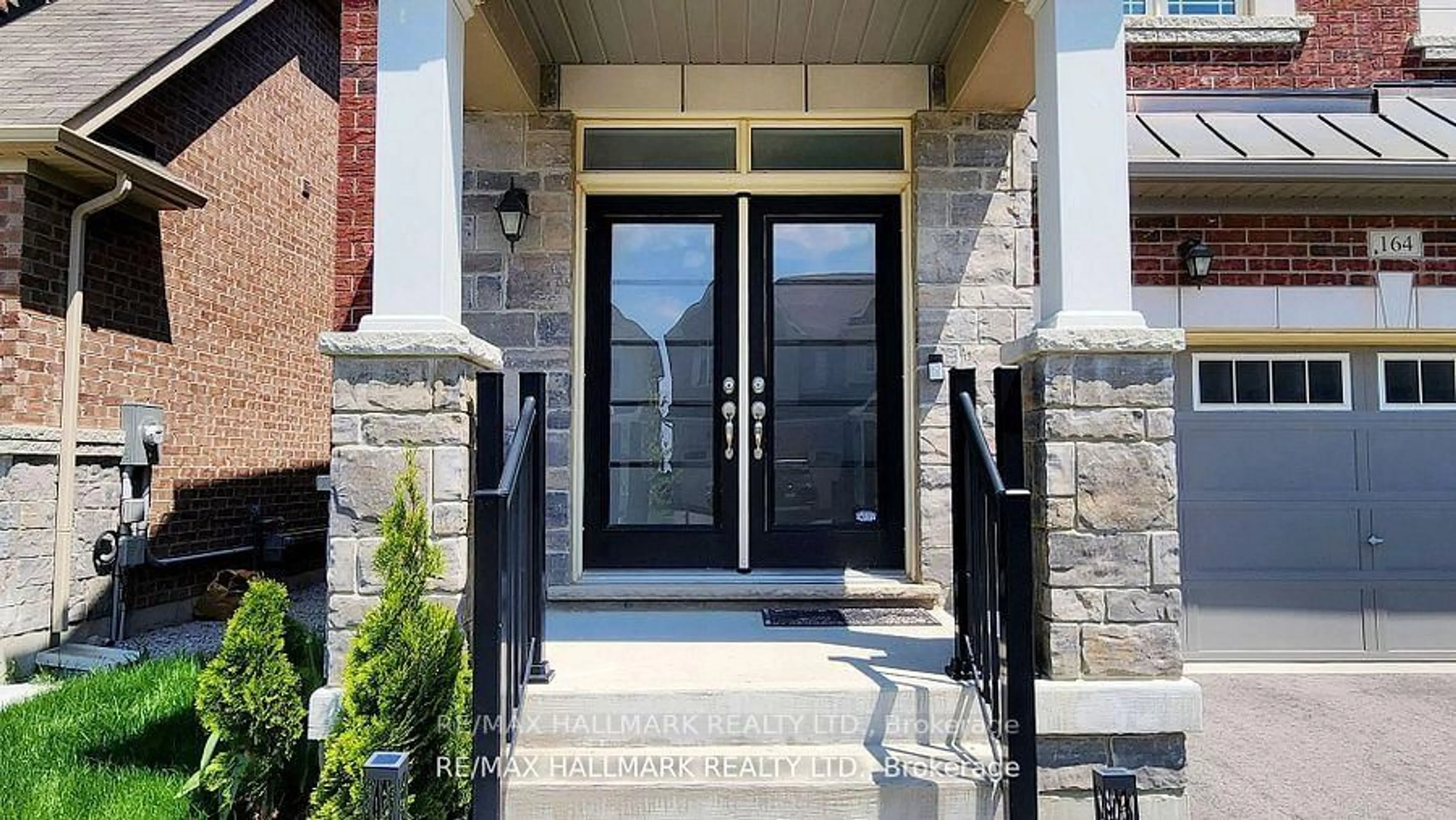 Indoor entryway for 164 Frederick Pearson St, East Gwillimbury Ontario L9N 0Y9