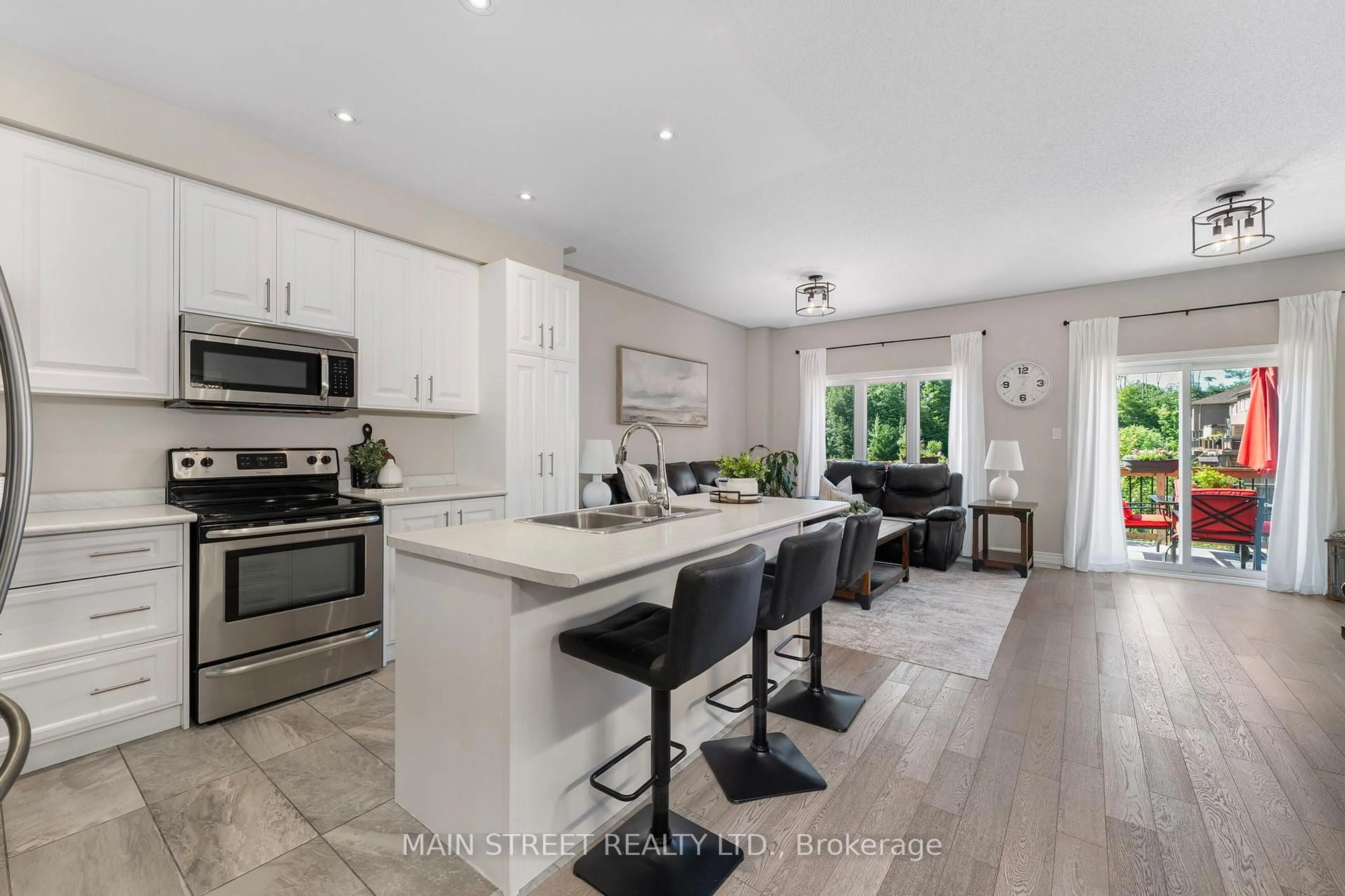 Open concept kitchen, unknown for 10 Prosser Cres, Georgina Ontario L0E 1R0