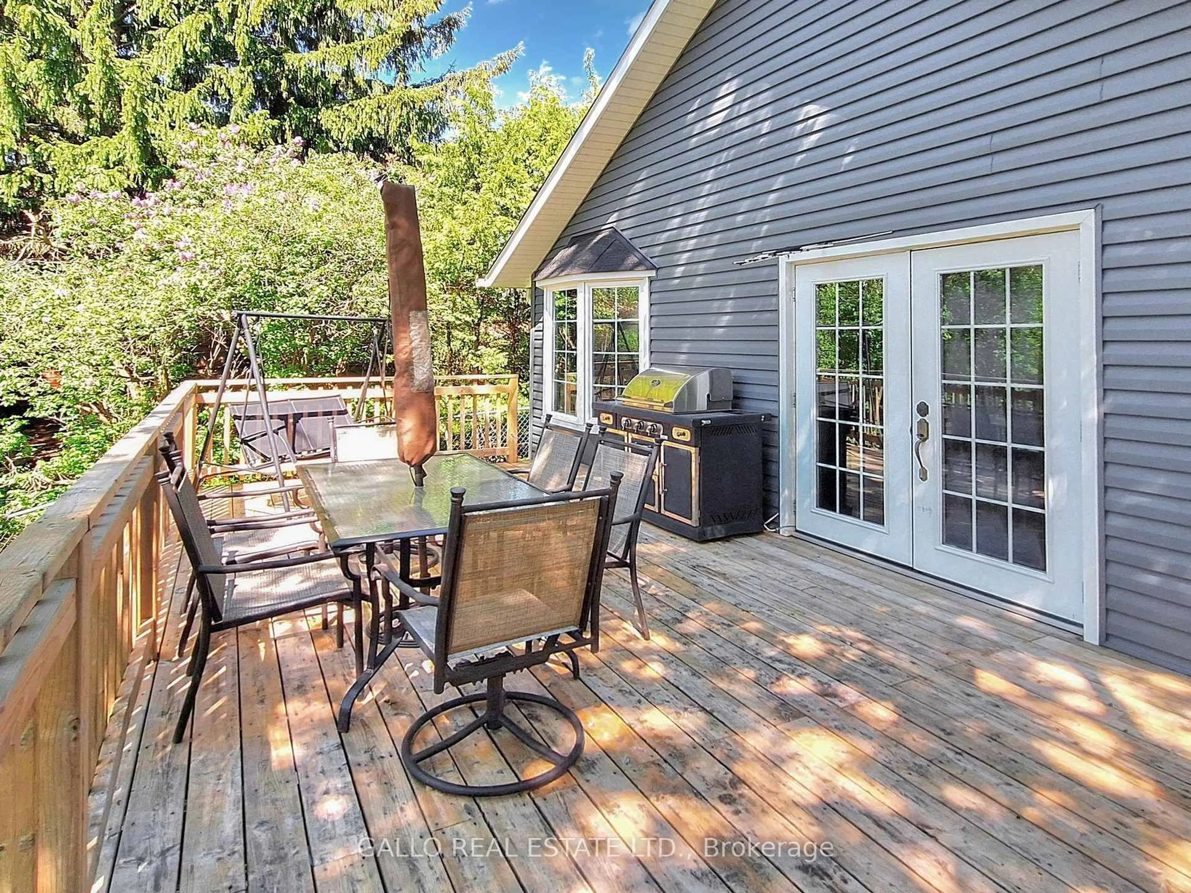 Patio, water/lake/river/ocean view for 37 Windsor Dr, Whitchurch-Stouffville Ontario L4A 7X3
