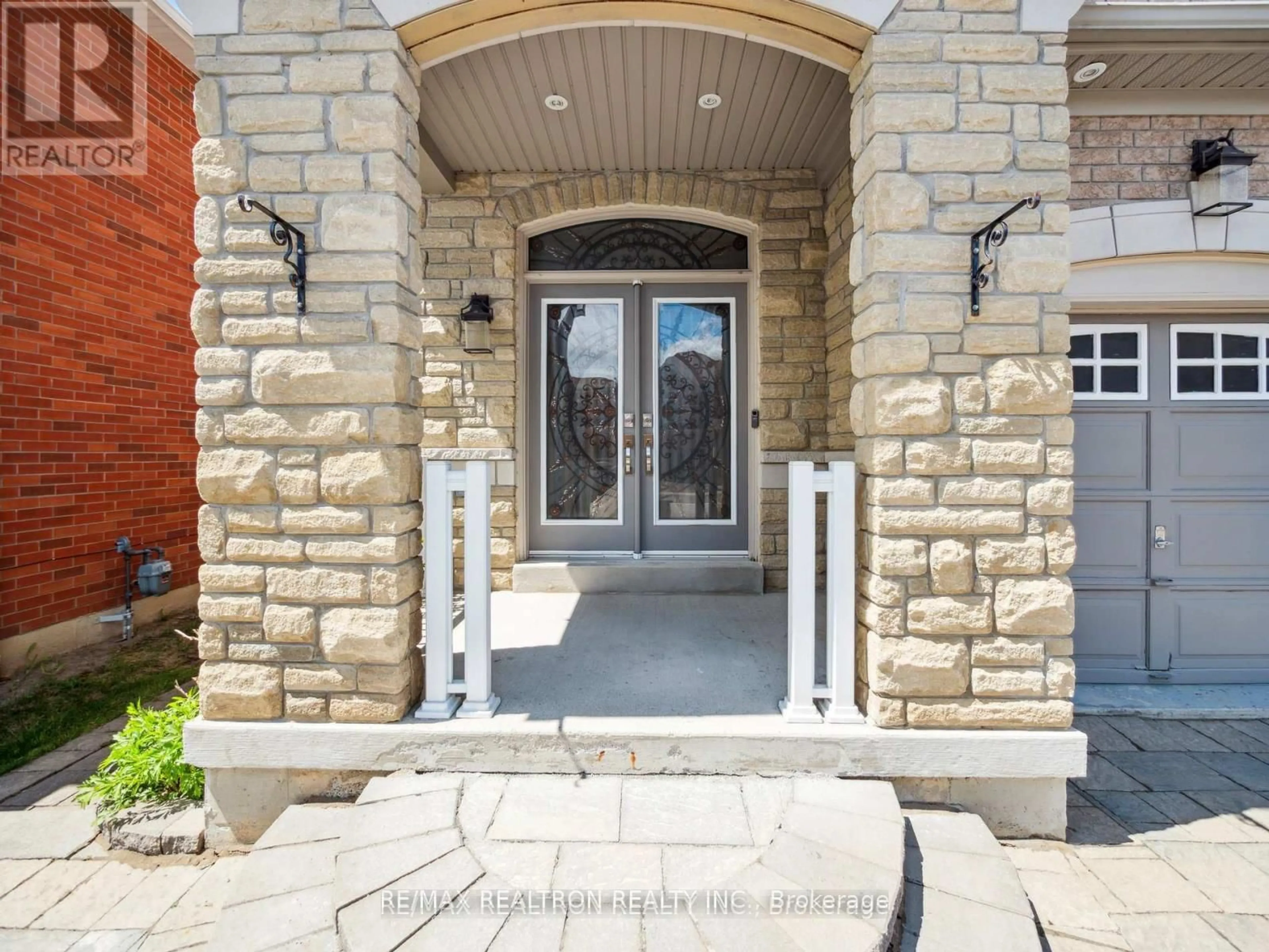 Indoor entryway for 167 Jonas Mill Way, Whitchurch-Stouffville Ontario L4A 0M9