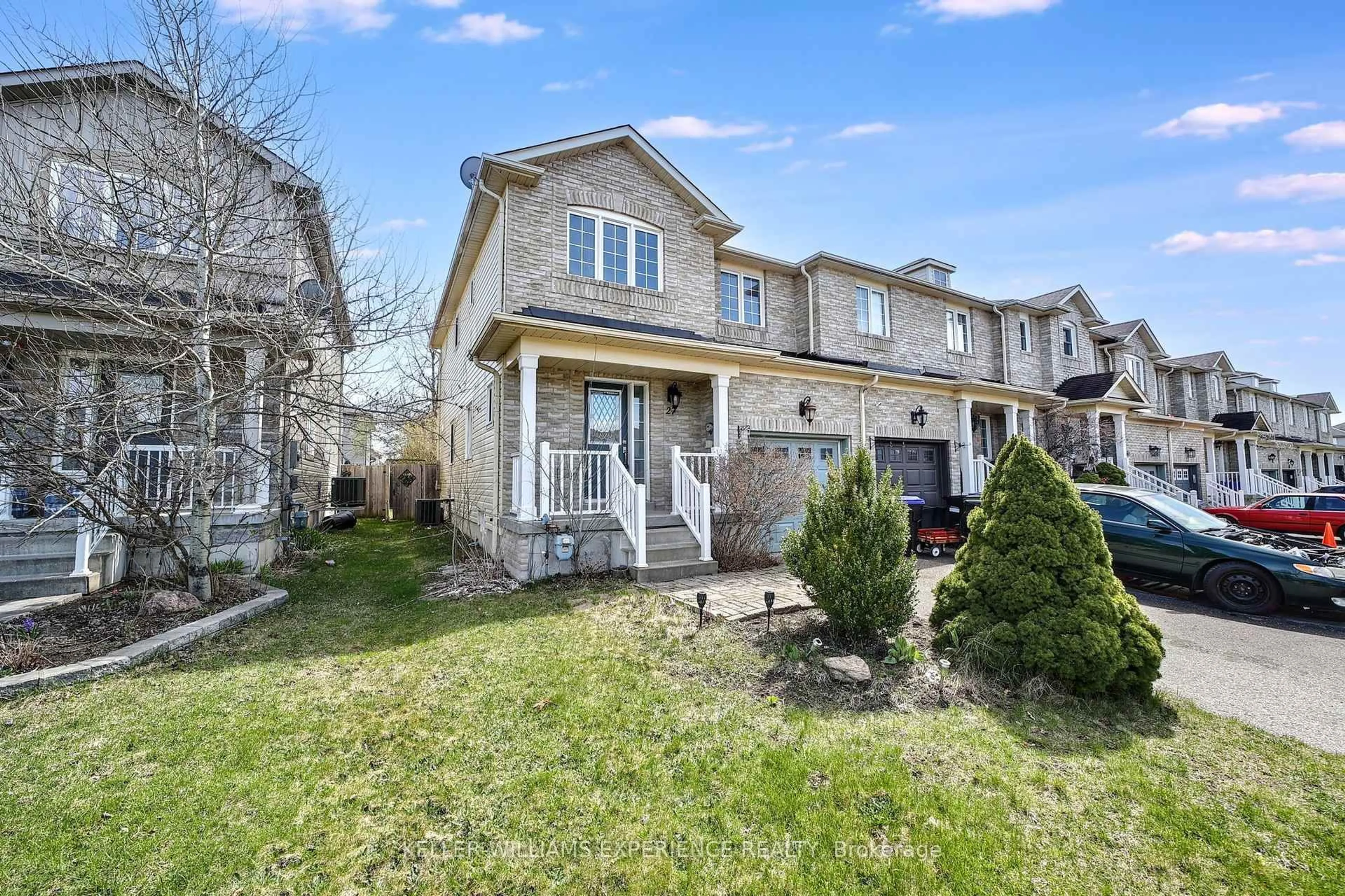 A pic from outside/outdoor area/front of a property/back of a property/a pic from drone, street for 27 Admiral Cres, Essa Ontario L3W 0E5