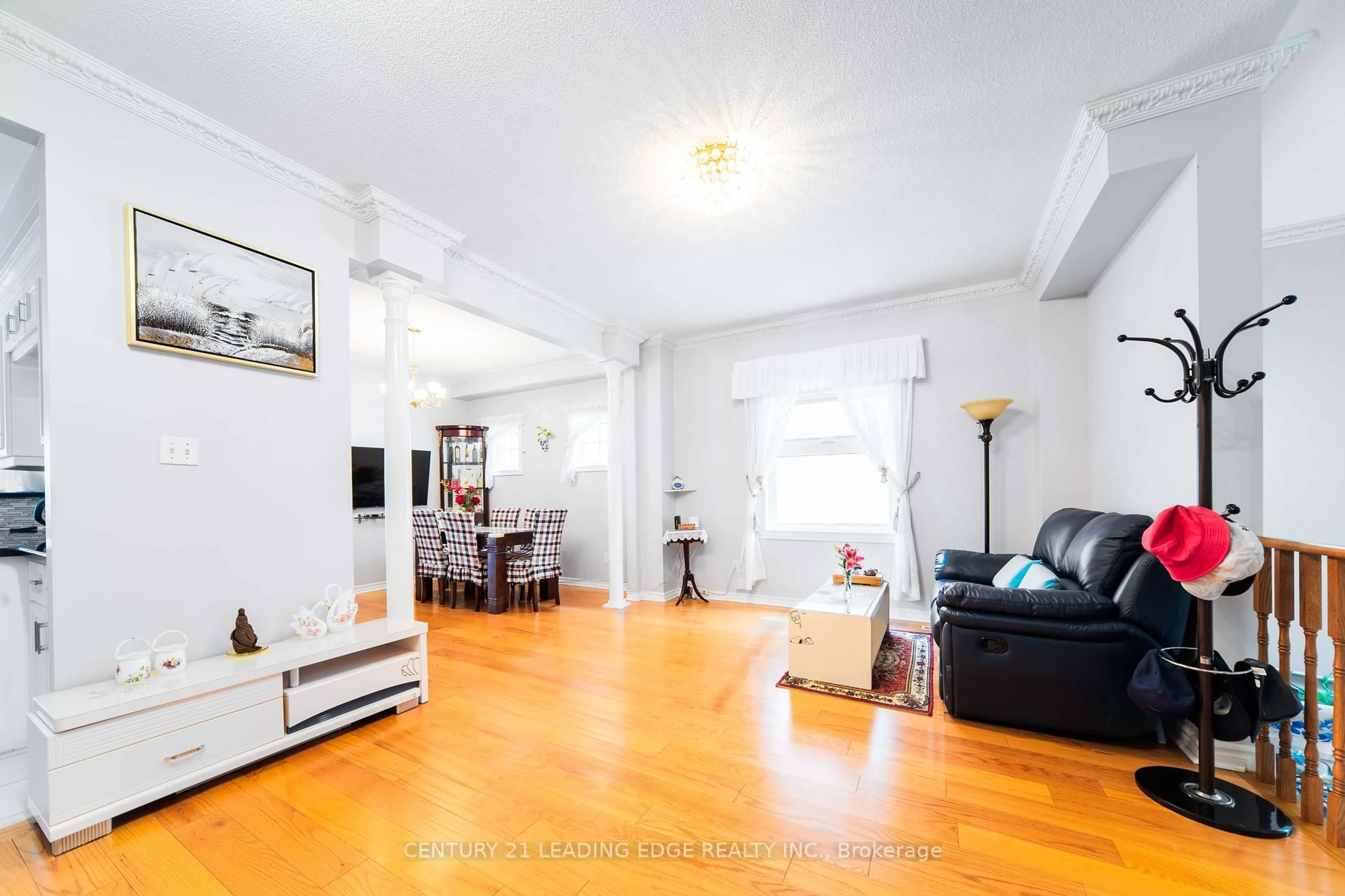 Living room with furniture, unknown for 25 Eastpine Dr, Markham Ontario L3R 4Z2