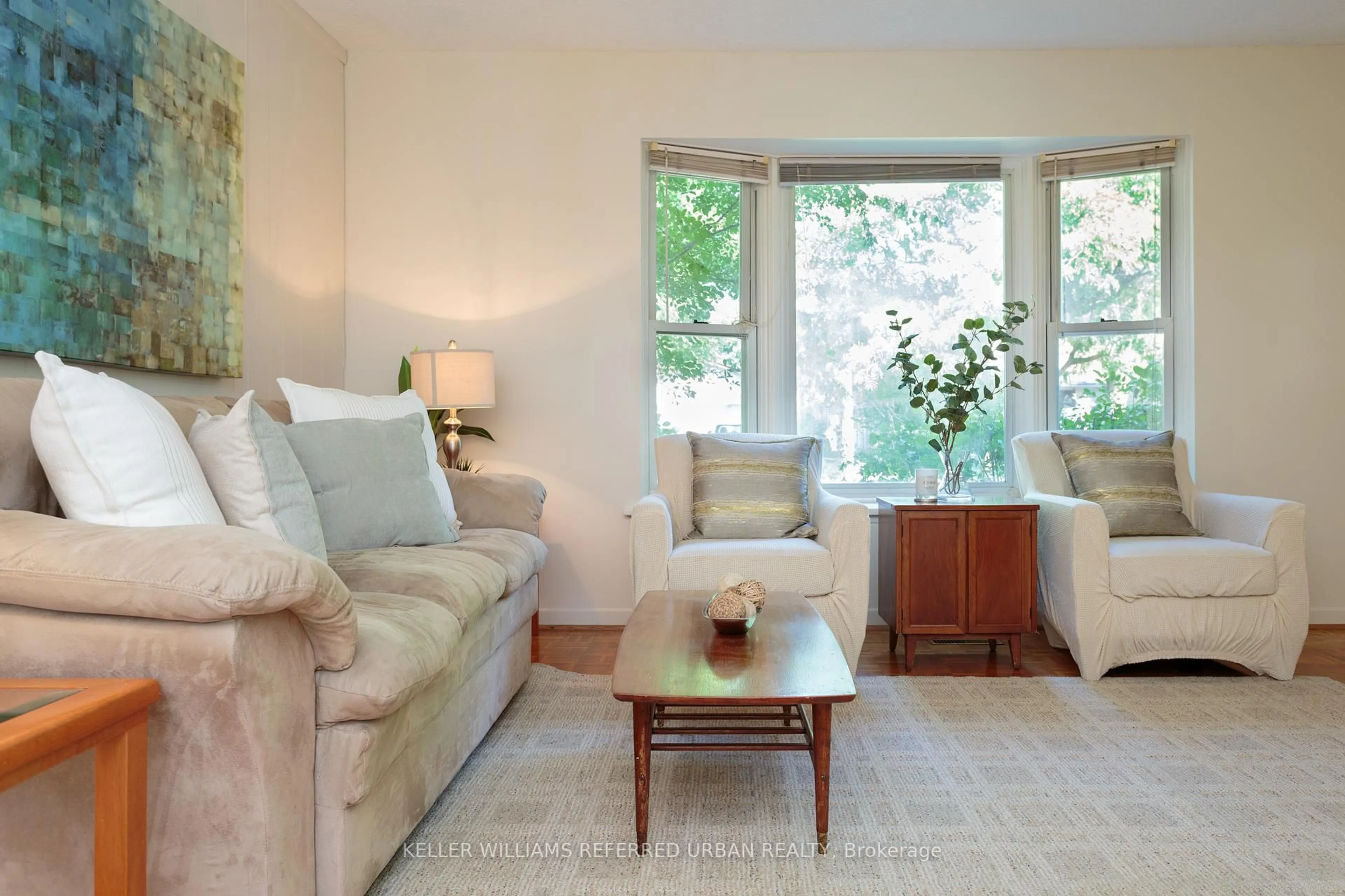 Living room with furniture, unknown for 32 Penwick Cres, Richmond Hill Ontario L4C 5B4