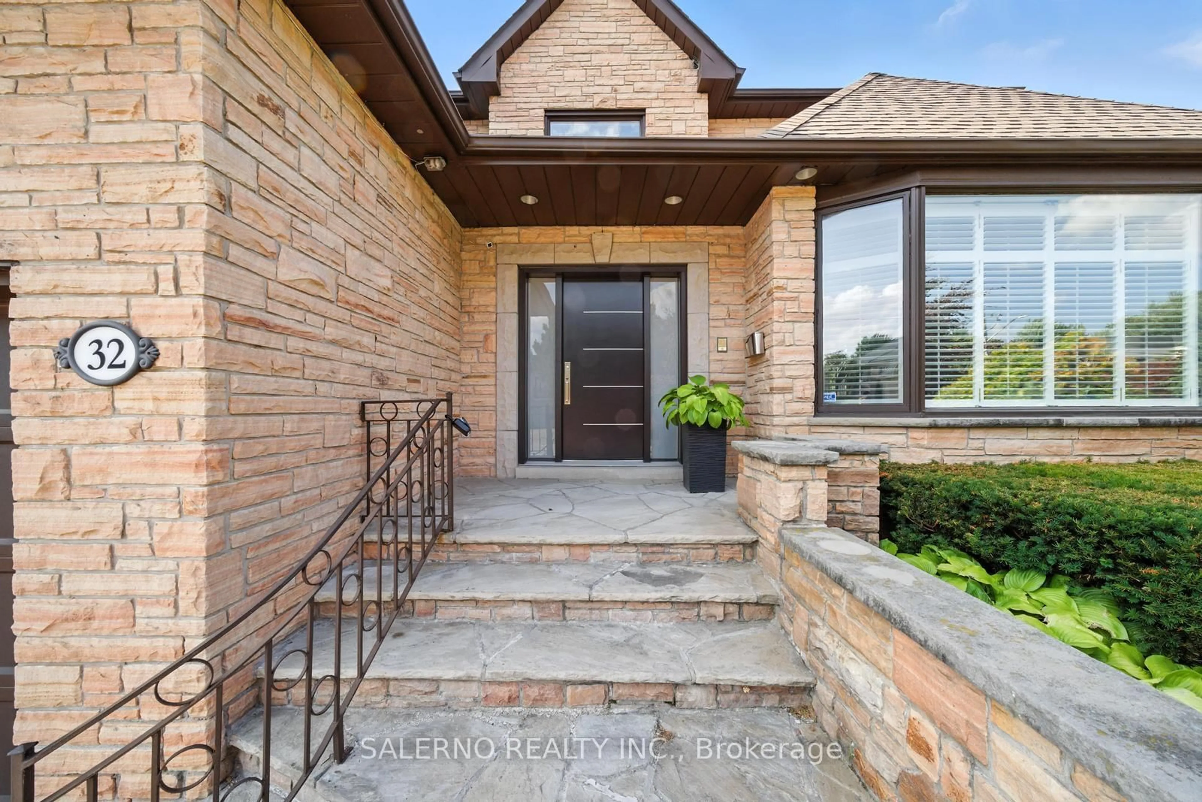 Home with brick exterior material, street for 32 Donna Mae Cres, Vaughan Ontario L4J 1Z8
