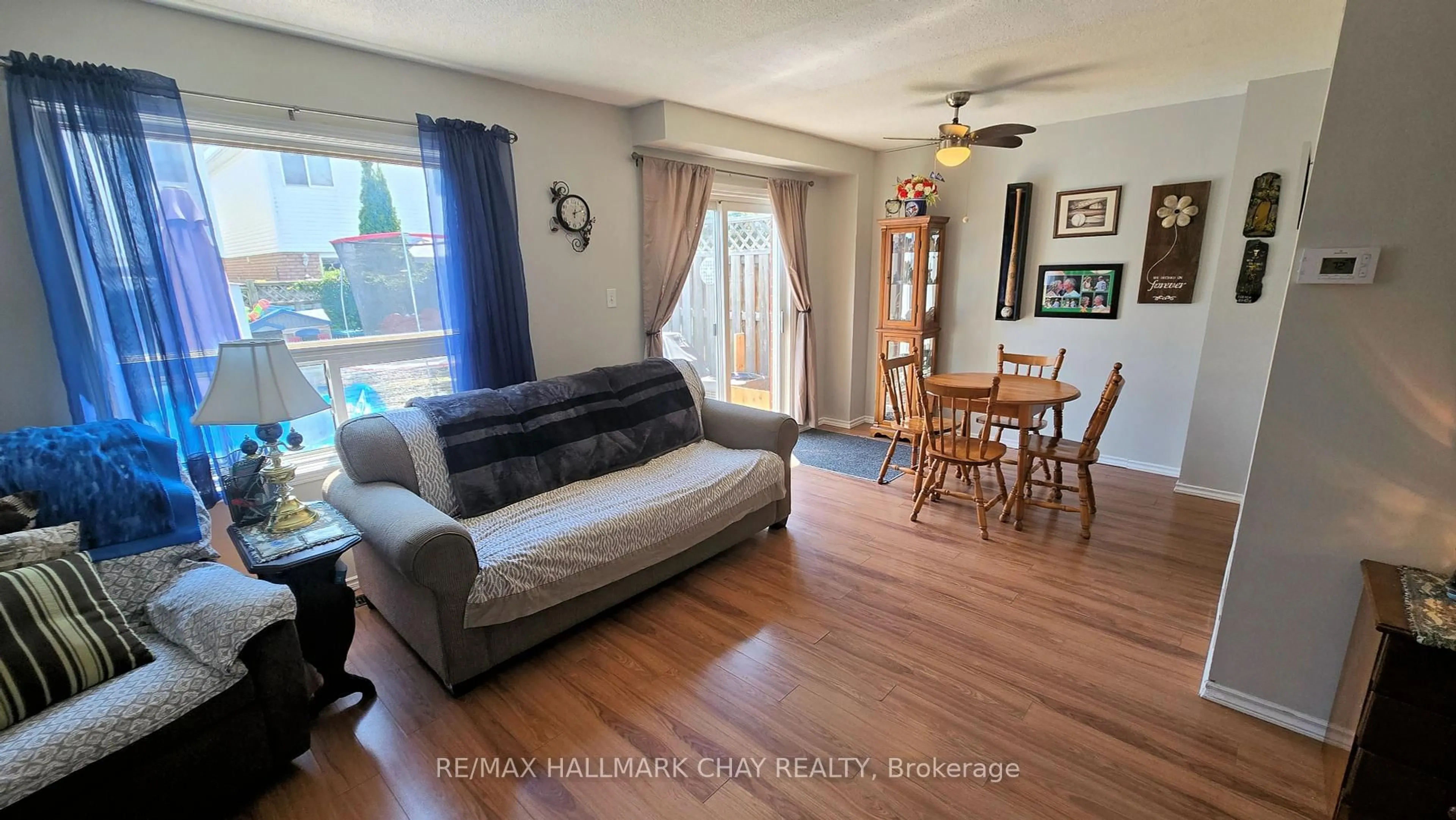 Living room with furniture, unknown for 1205 Hill St, Innisfil Ontario L9S 1X8