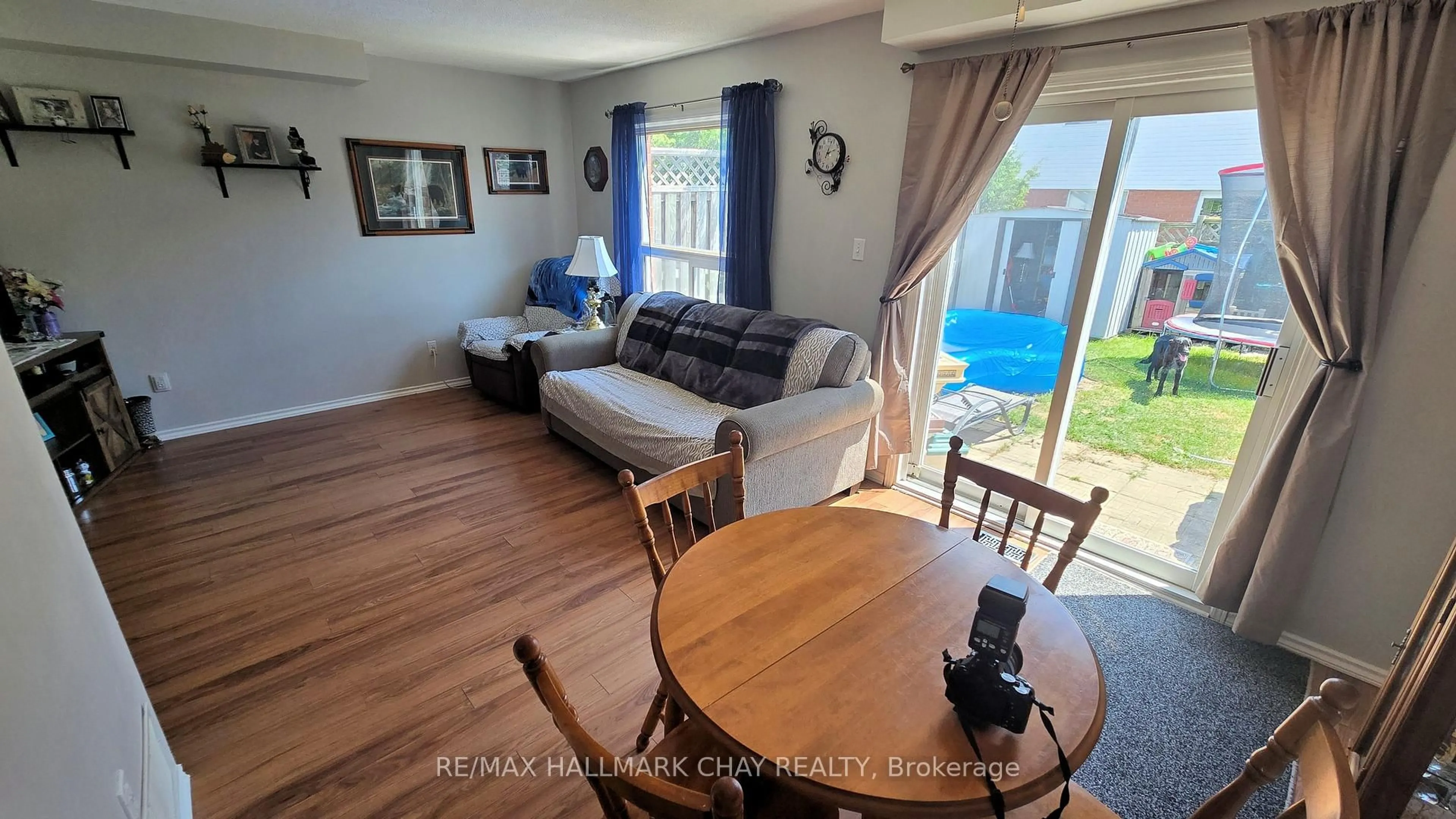 Living room with furniture, wood/laminate floor for 1205 Hill St, Innisfil Ontario L9S 1X8