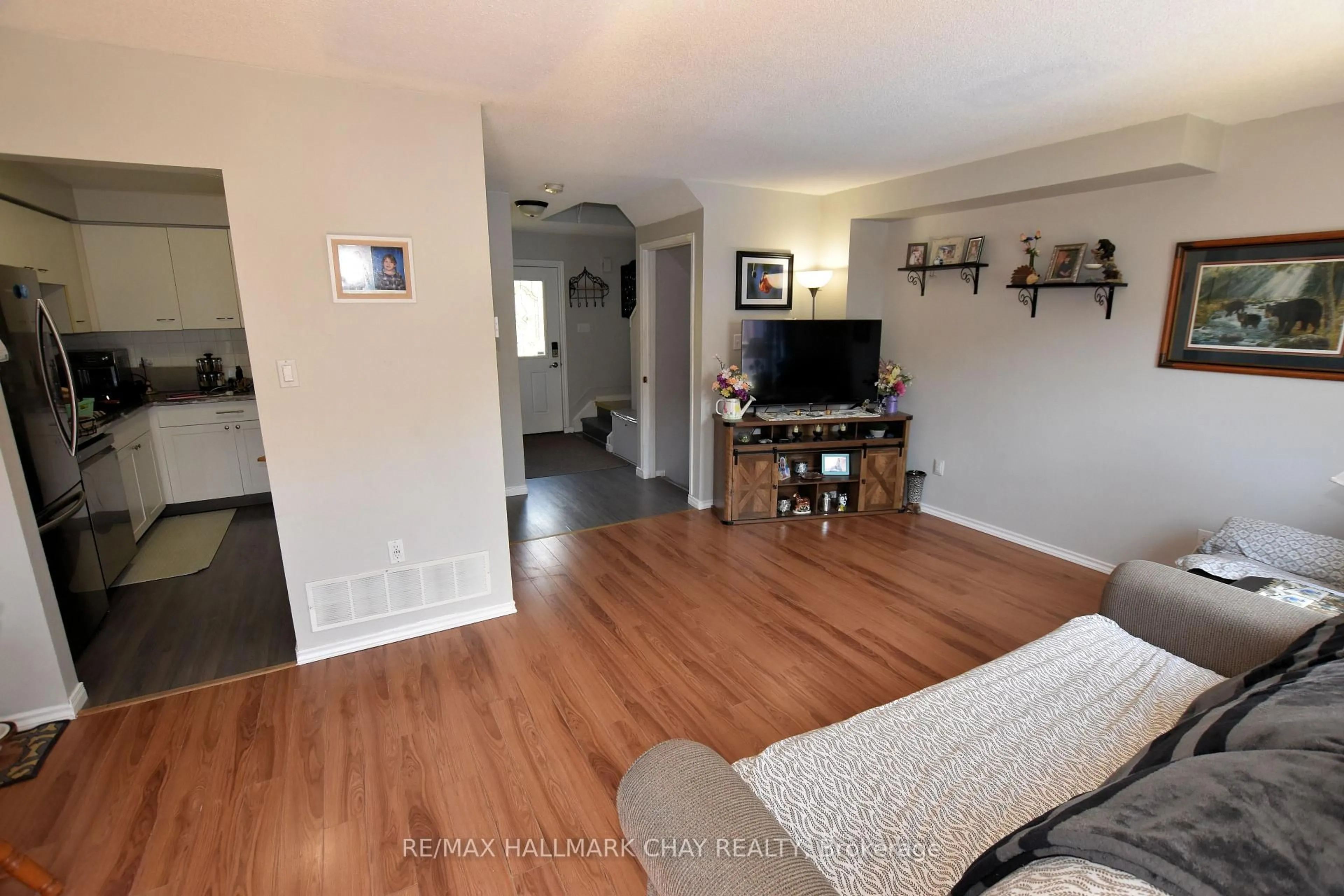 A pic of a room for 1205 Hill St, Innisfil Ontario L9S 1X8