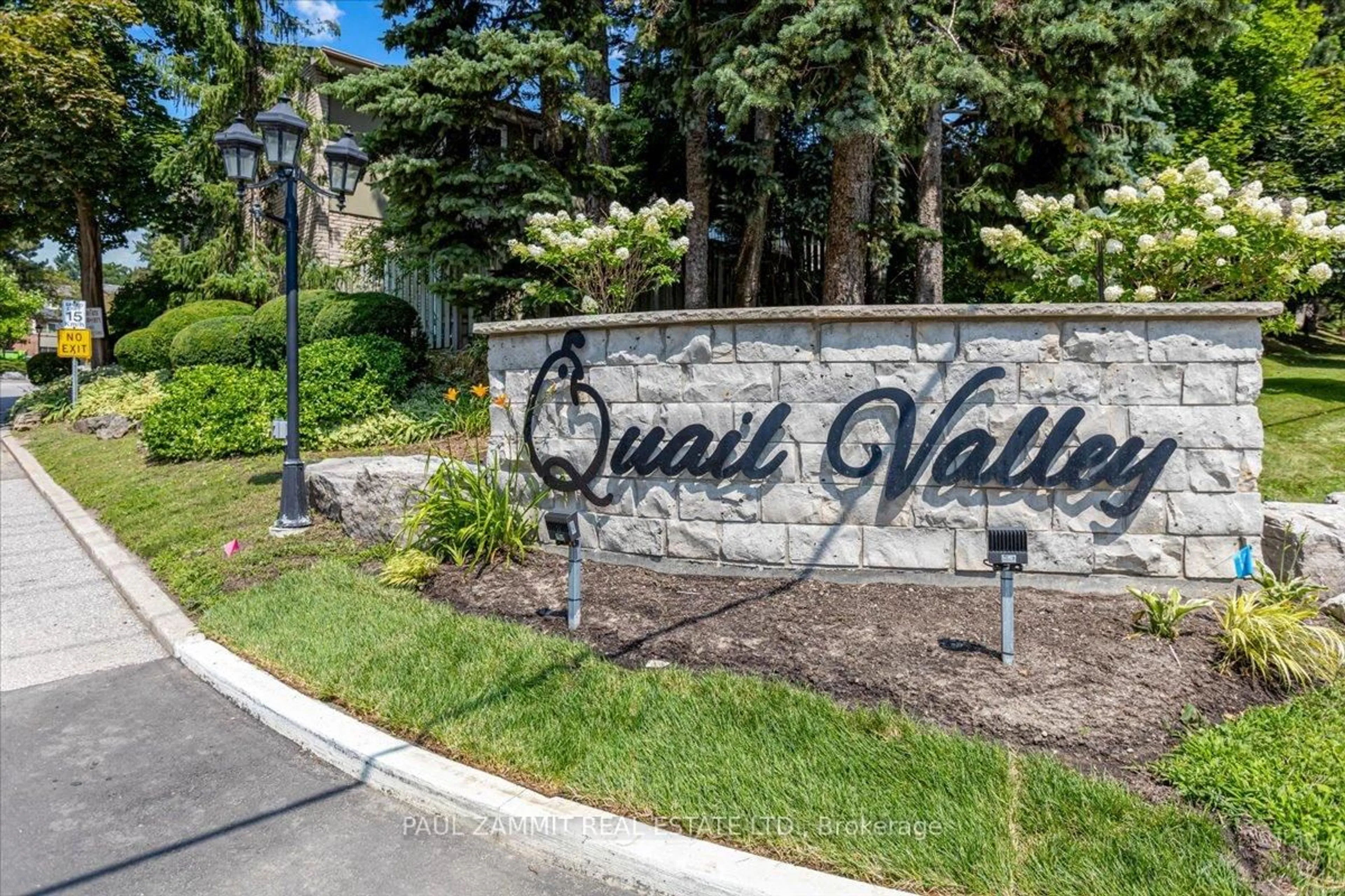 Indoor foyer for 103 Quail Valley Cres, Markham Ontario L3T 4P9