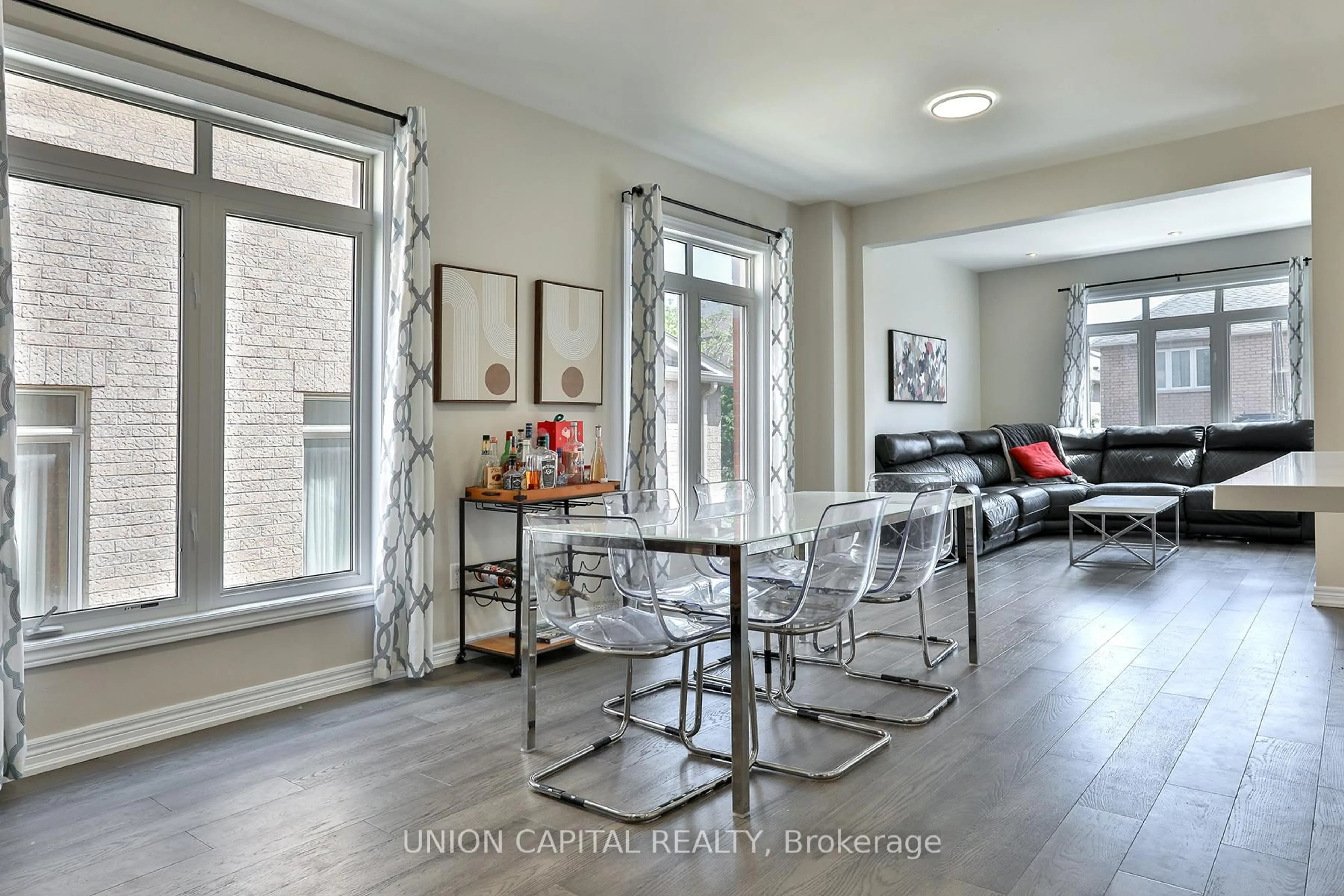 Unknown for 136 Mistywood Cres, Vaughan Ontario L4J 9K3