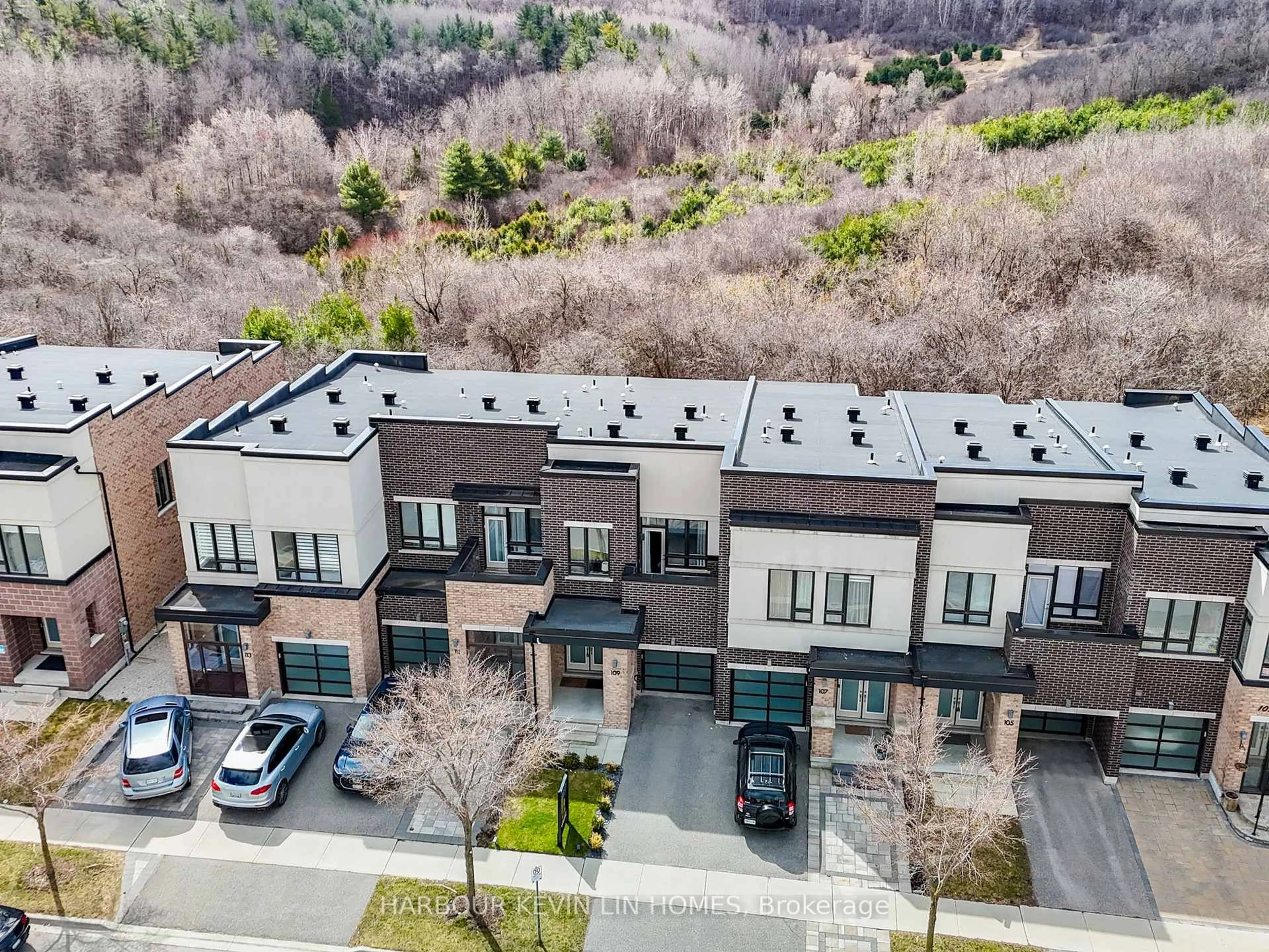 A pic from outside/outdoor area/front of a property/back of a property/a pic from drone, unknown for 109 Anchusa Dr, Richmond Hill Ontario L4E 1C5