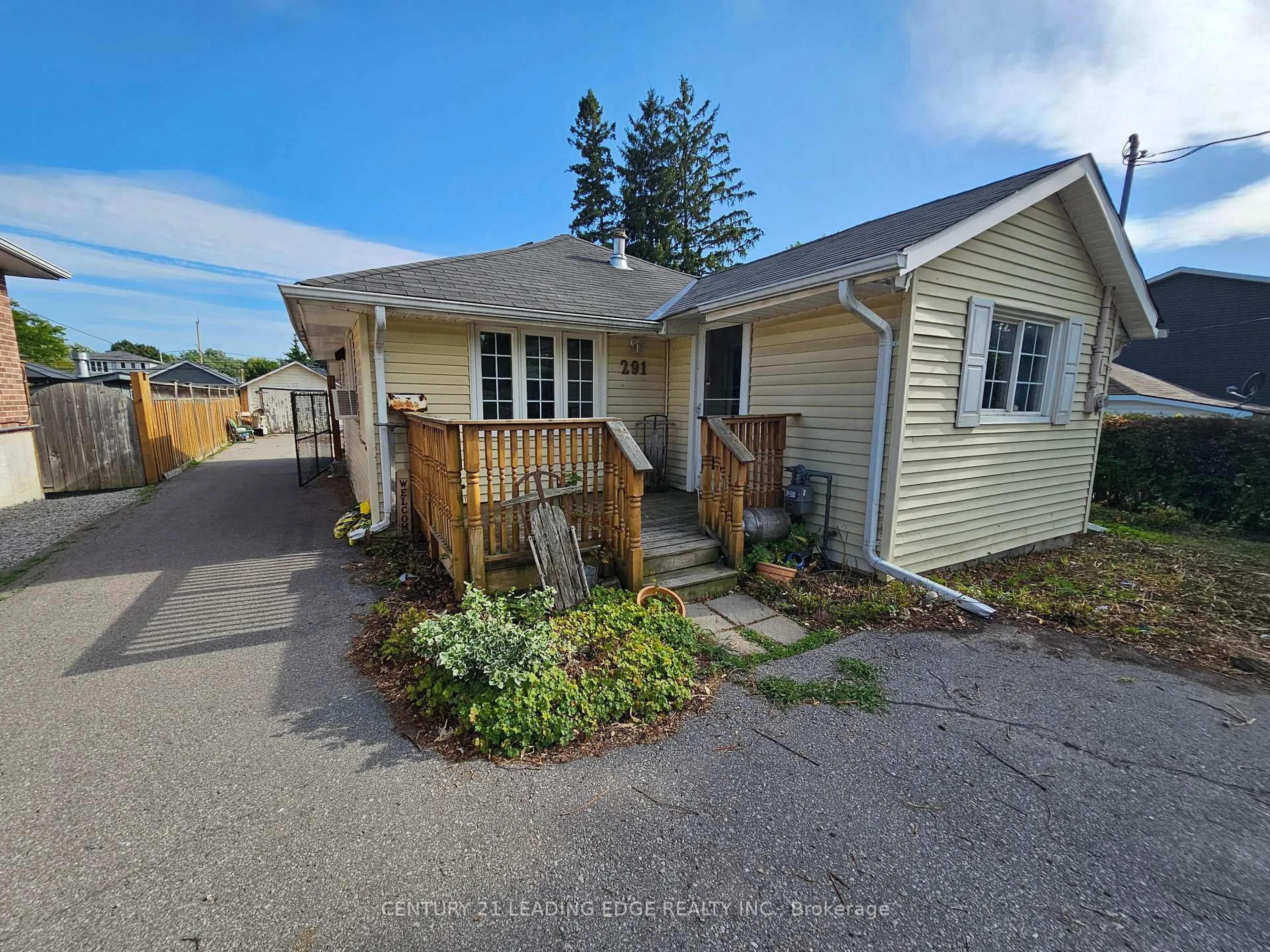 A pic from outside/outdoor area/front of a property/back of a property/a pic from drone, street for 291 Miami Dr, Georgina Ontario L4P 2Z5