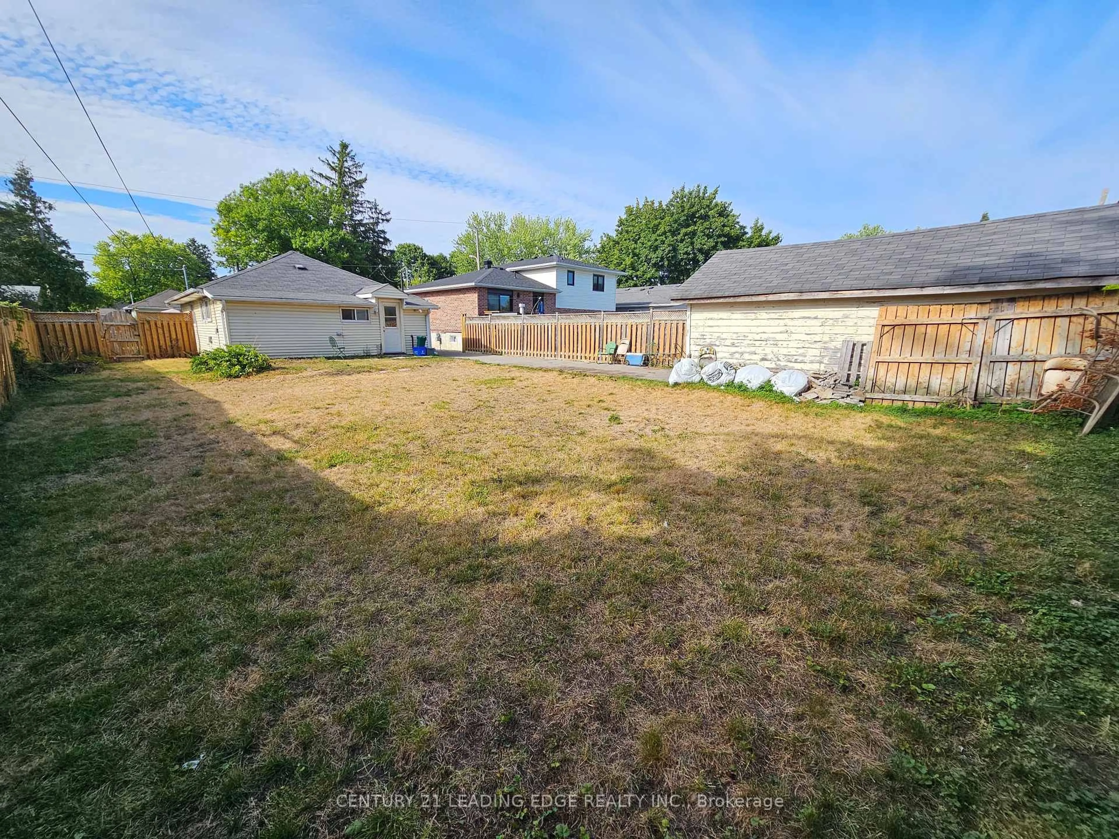 A pic from outside/outdoor area/front of a property/back of a property/a pic from drone, street for 291 Miami Dr, Georgina Ontario L4P 2Z5