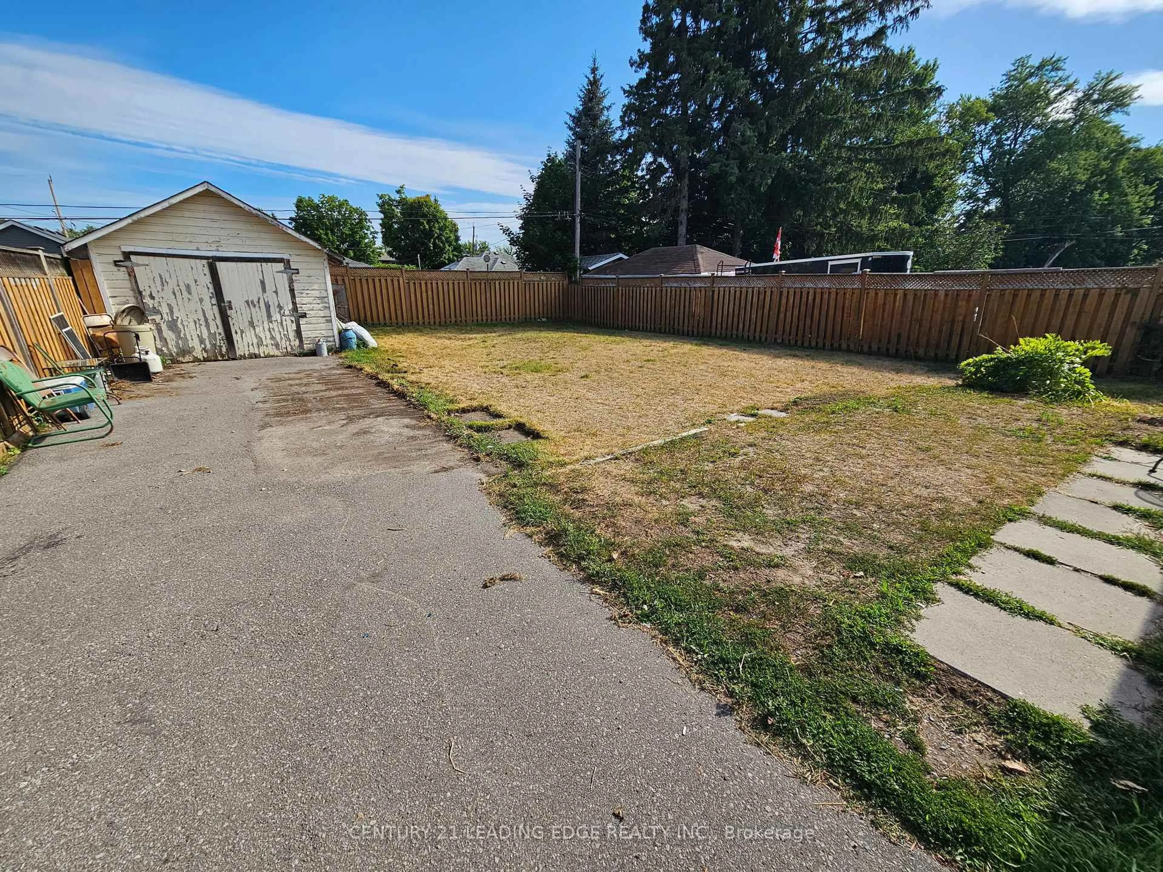 A pic from outside/outdoor area/front of a property/back of a property/a pic from drone, street for 291 Miami Dr, Georgina Ontario L4P 2Z5