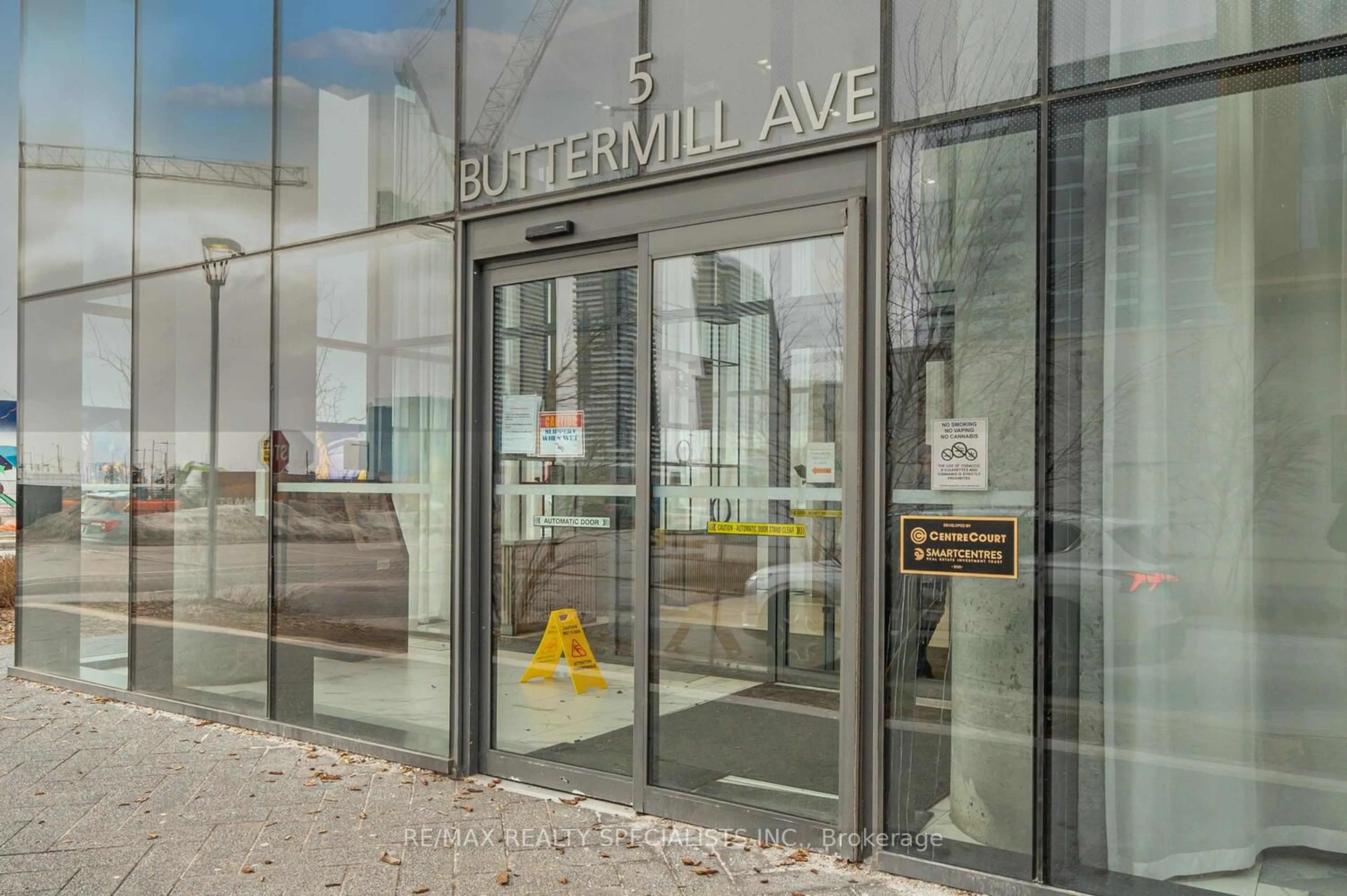 Indoor foyer for 5 BUTTERMILL Ave #5706, Vaughan Ontario L4K 0J5