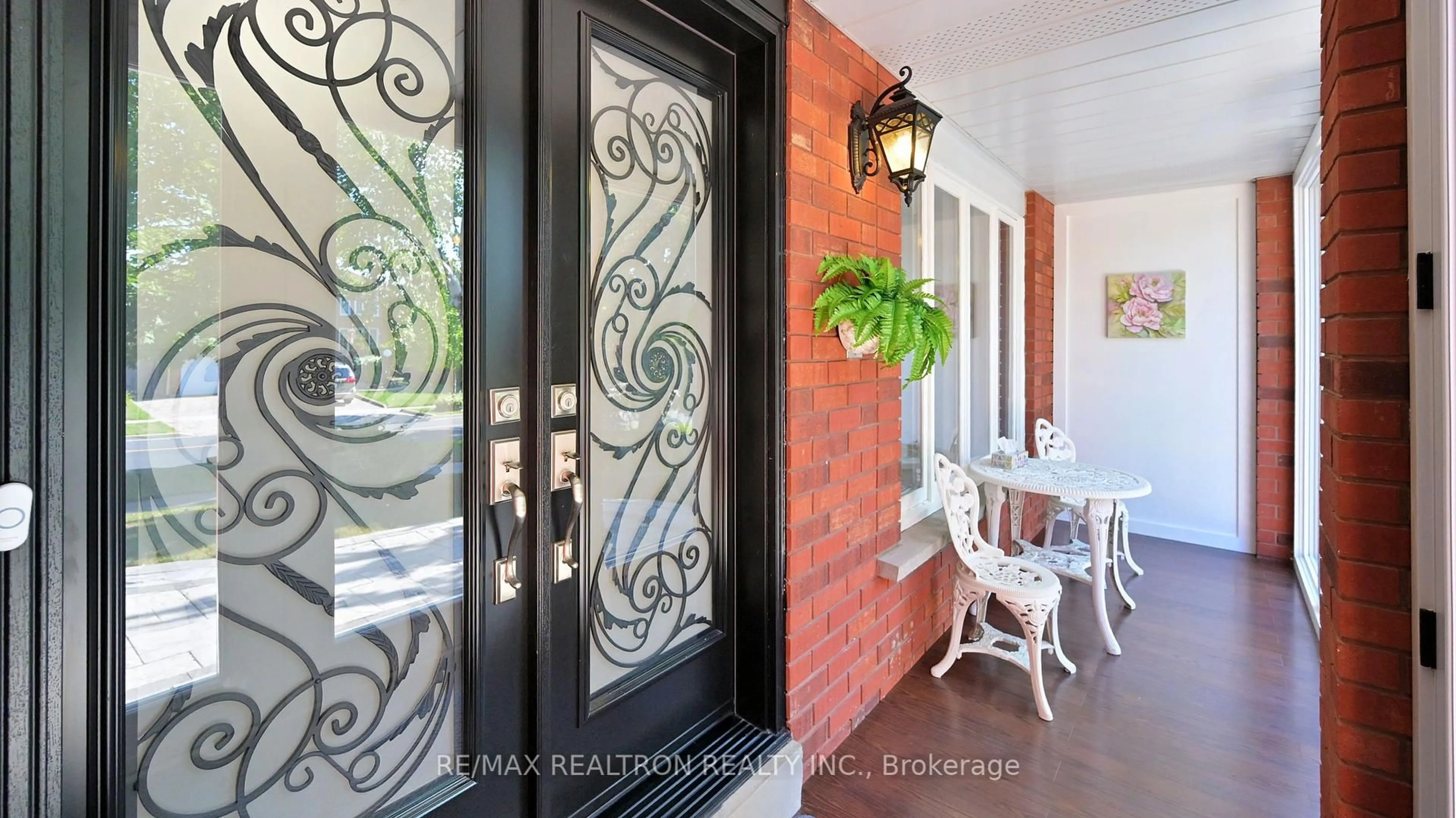 Indoor entryway for 339 Manhattan Dr, Markham Ontario L3P 7L7