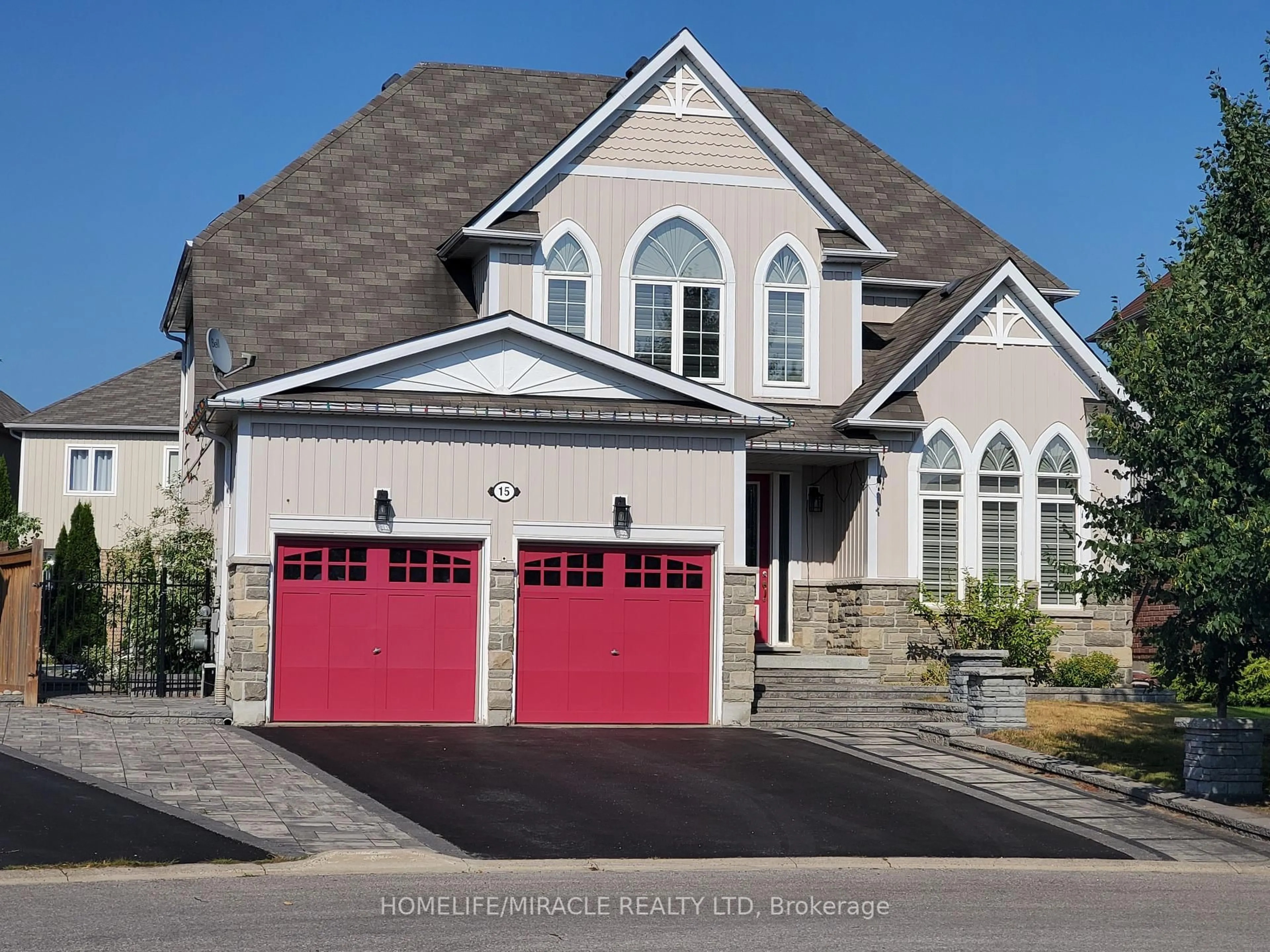 Home with vinyl exterior material, street for 15 Lion's Crt, Essa Ontario L0M 1B5