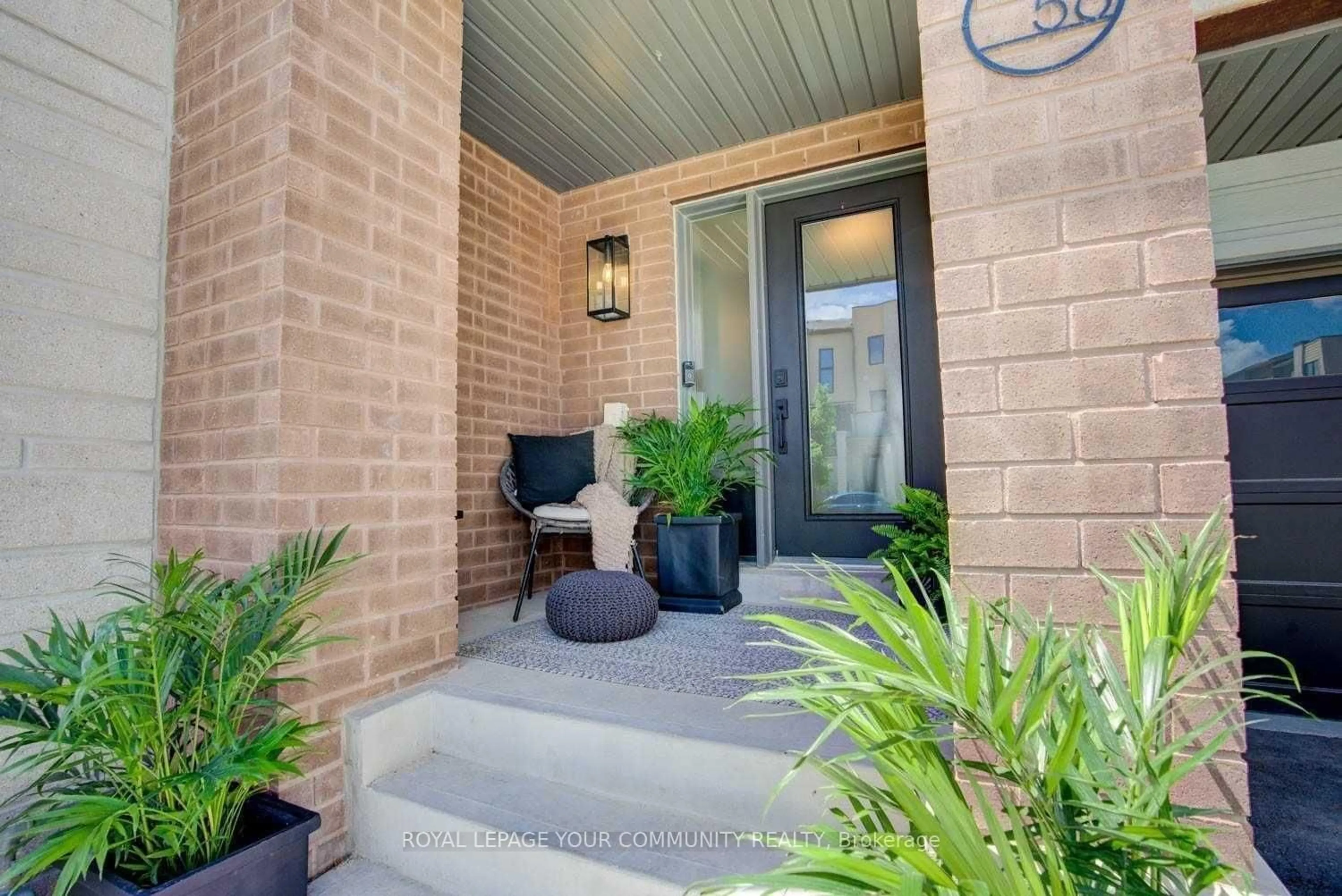 Indoor entryway for 56 Allure St, Newmarket Ontario L3X 0L2