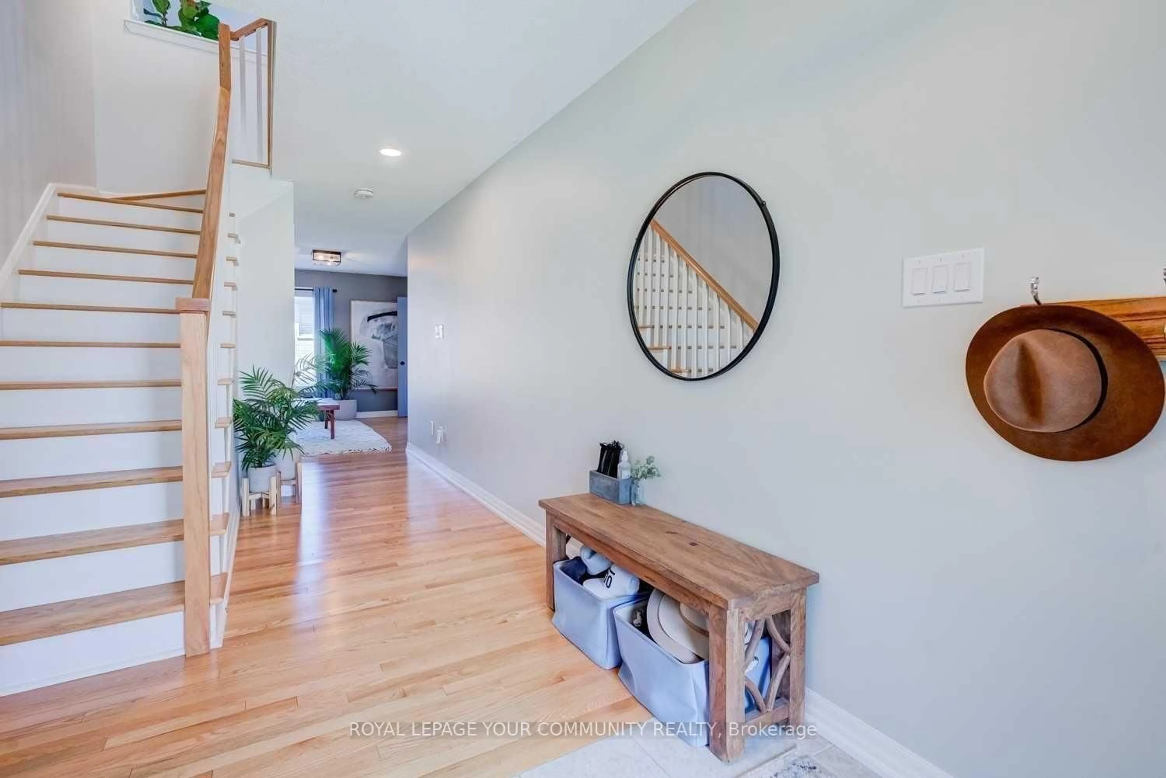 Indoor entryway for 56 Allure St, Newmarket Ontario L3X 0L2