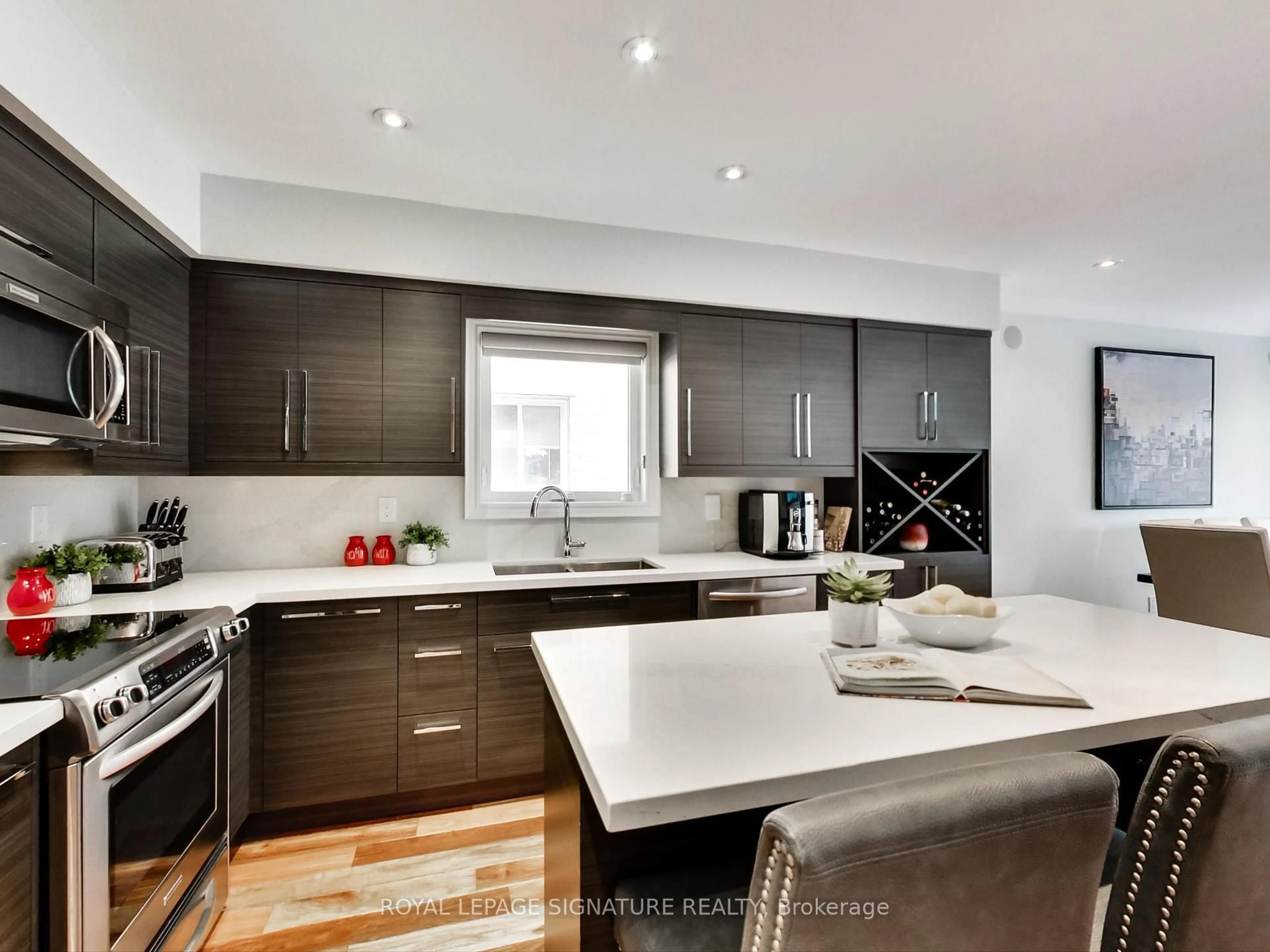 Contemporary kitchen, unknown for 75 Monte Carlo Dr, Vaughan Ontario L4H 1T3