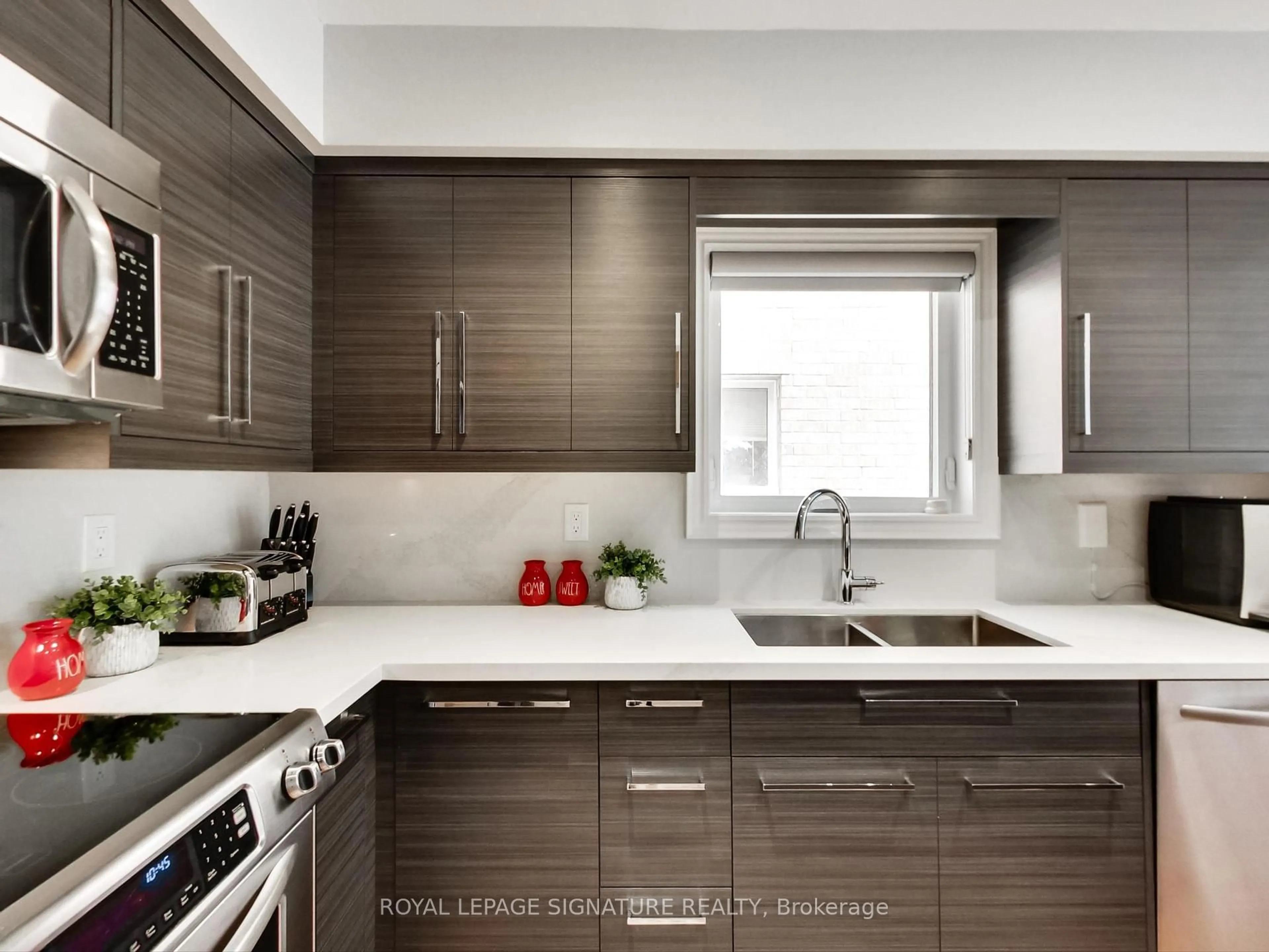 Contemporary kitchen, unknown for 75 Monte Carlo Dr, Vaughan Ontario L4H 1T3