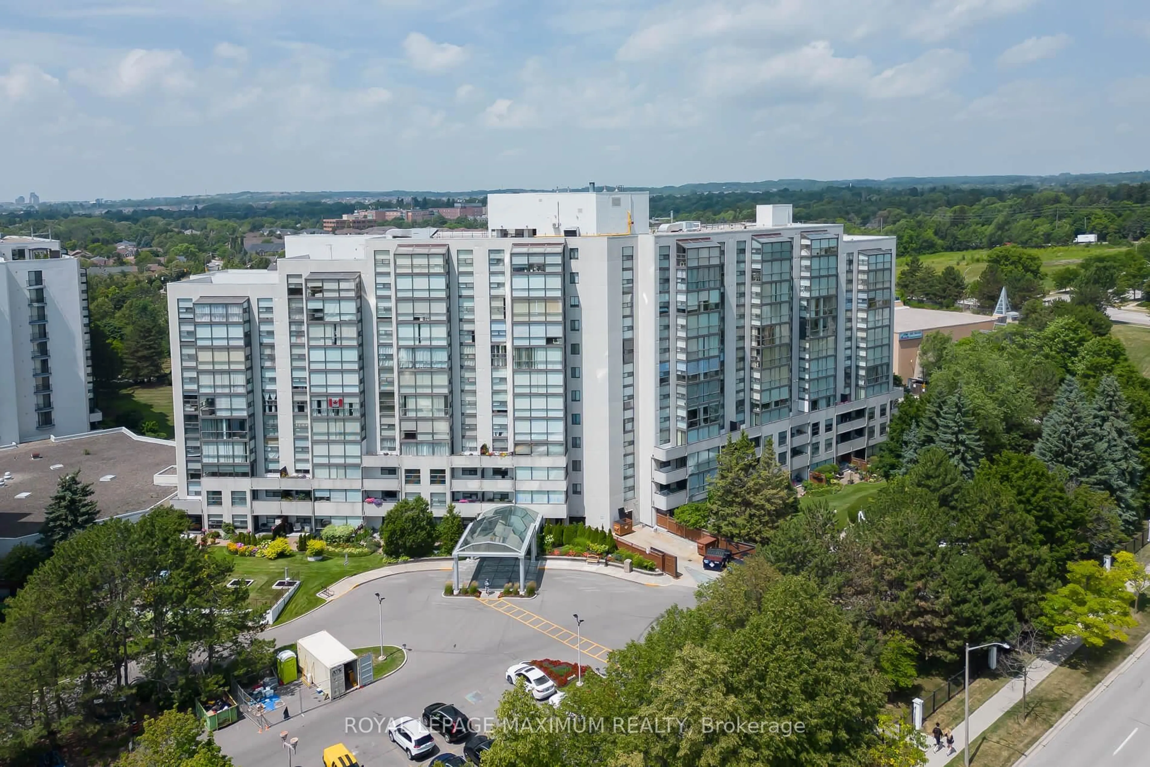 A pic from outside/outdoor area/front of a property/back of a property/a pic from drone, city buildings view from balcony for 20 Harding Blvd #308, Richmond Hill Ontario L4C 9S4