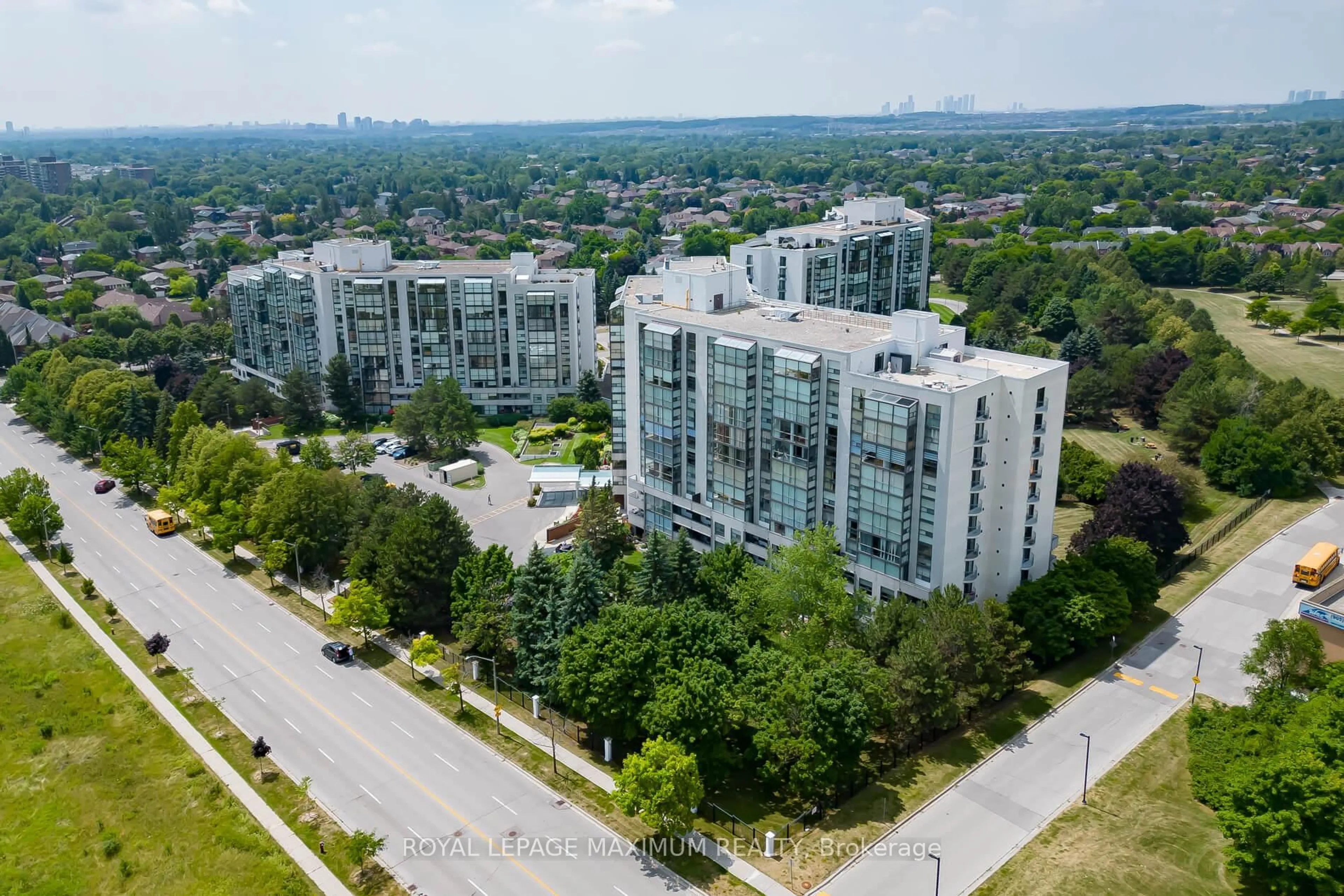 A pic from outside/outdoor area/front of a property/back of a property/a pic from drone, city buildings view from balcony for 20 Harding Blvd #308, Richmond Hill Ontario L4C 9S4