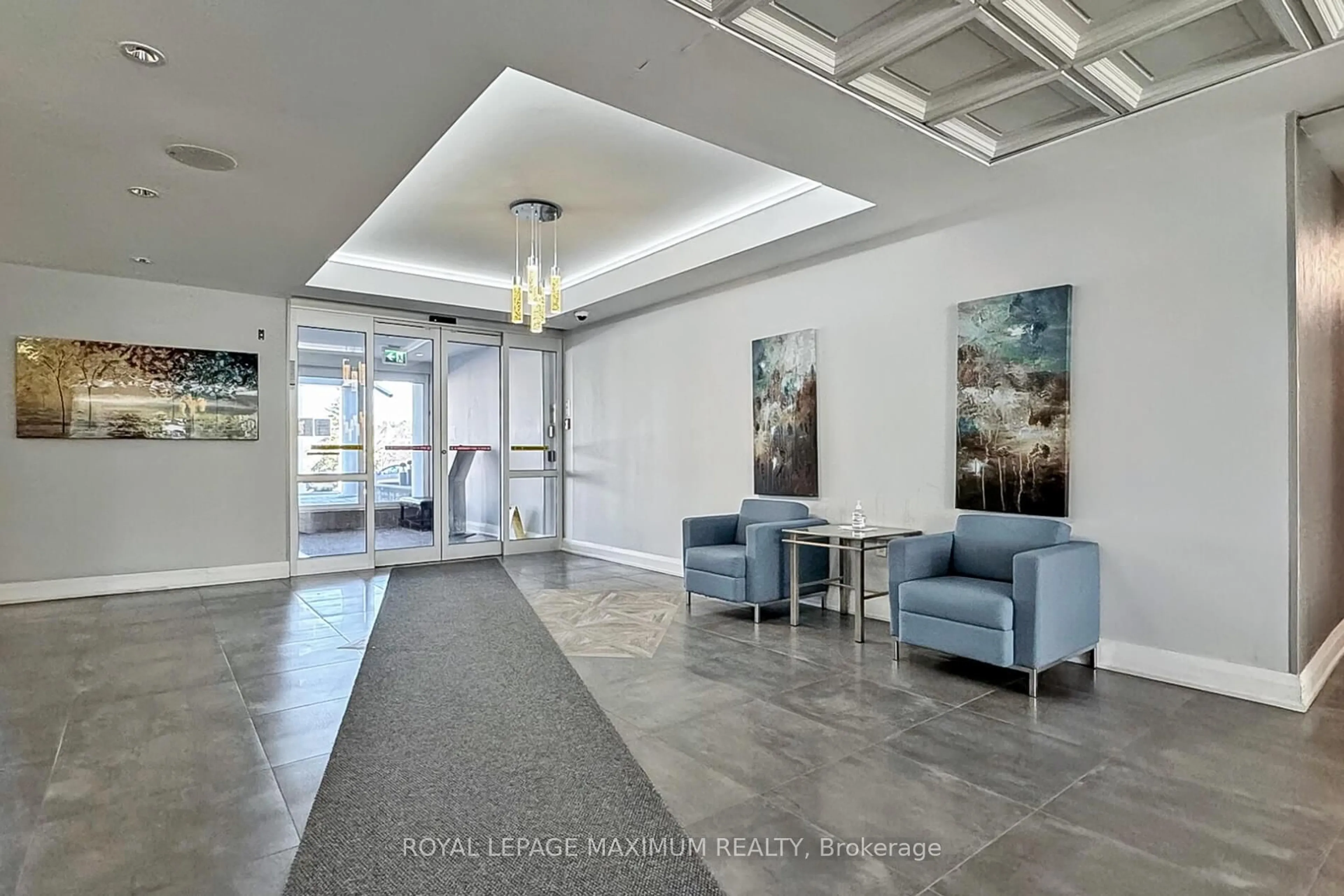 Indoor foyer for 20 Harding Blvd #308, Richmond Hill Ontario L4C 9S4