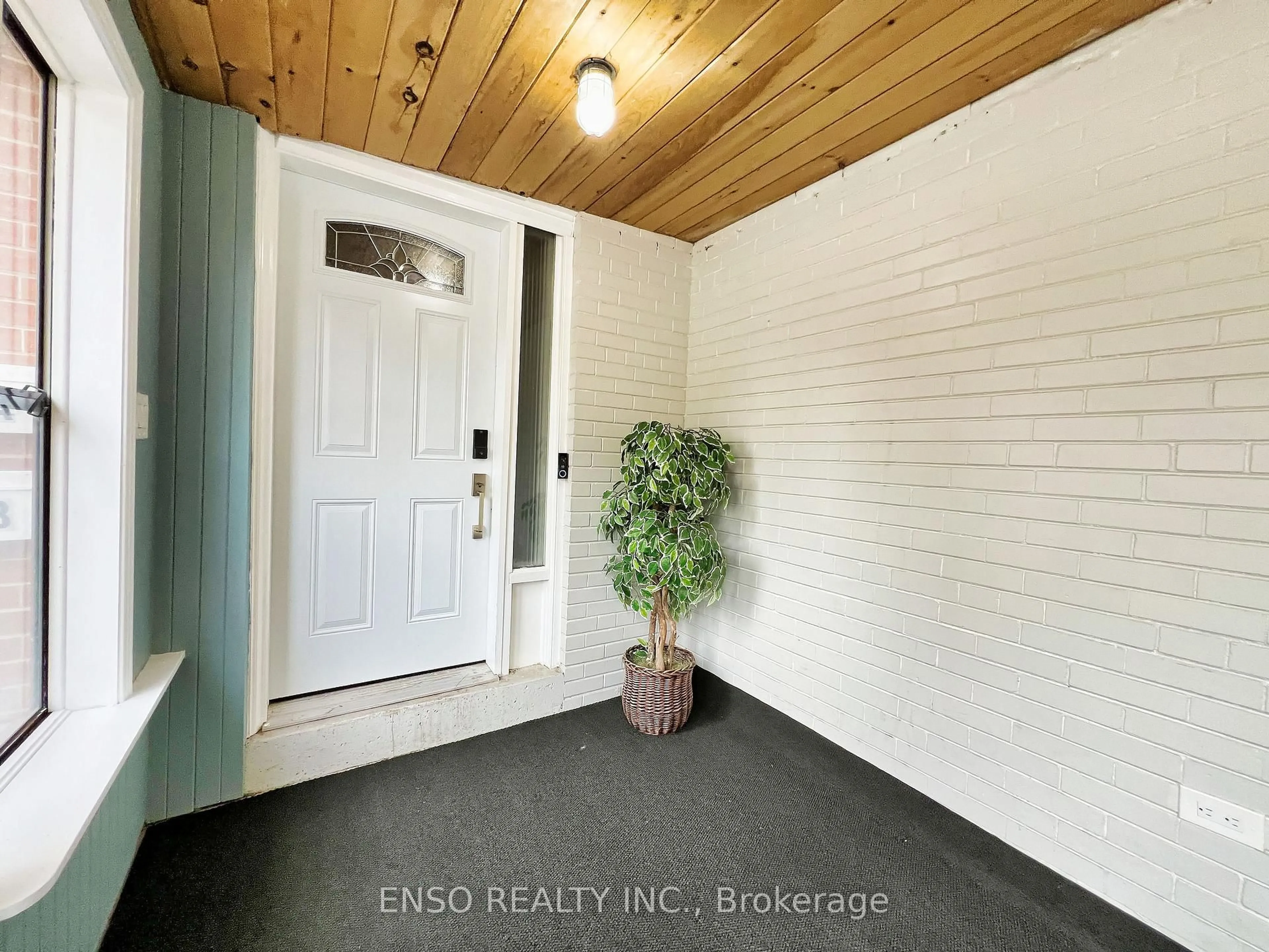 Indoor entryway for 24 Gentry Cres, Richmond Hill Ontario L4C 2G9