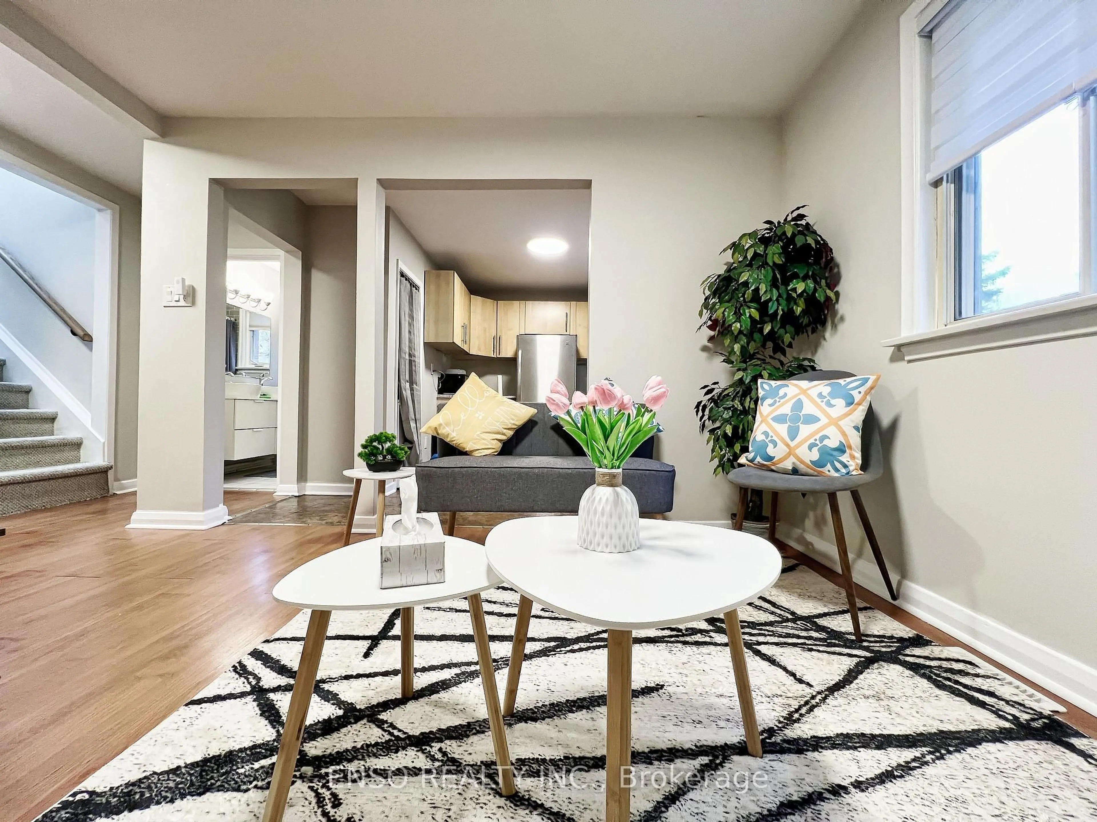 Living room with furniture, unknown for 24 Gentry Cres, Richmond Hill Ontario L4C 2G9