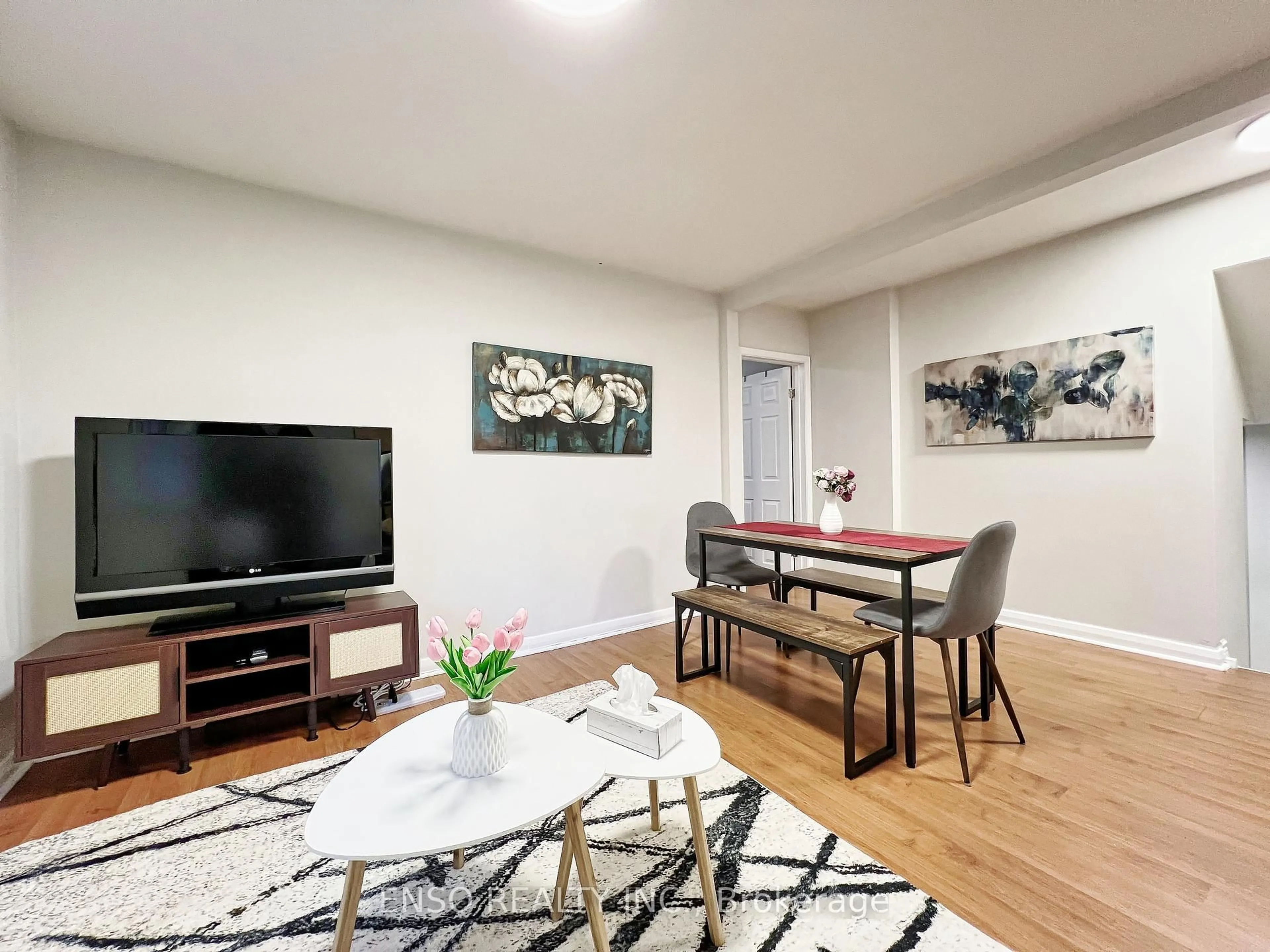 Living room with furniture, wood/laminate floor for 24 Gentry Cres, Richmond Hill Ontario L4C 2G9