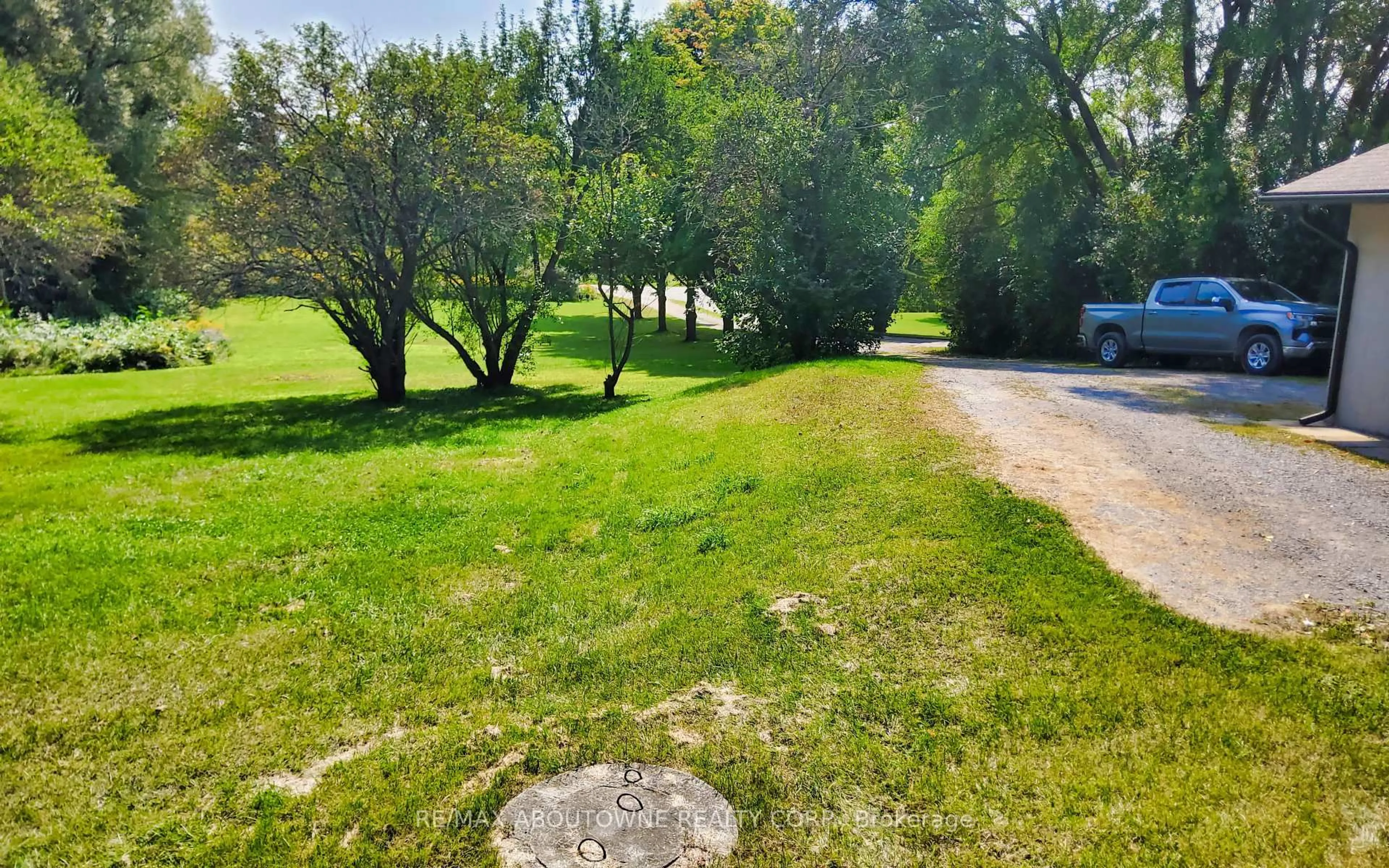A pic from outside/outdoor area/front of a property/back of a property/a pic from drone, unknown for 2386 4th Line, Innisfil Ontario L0L 1K0