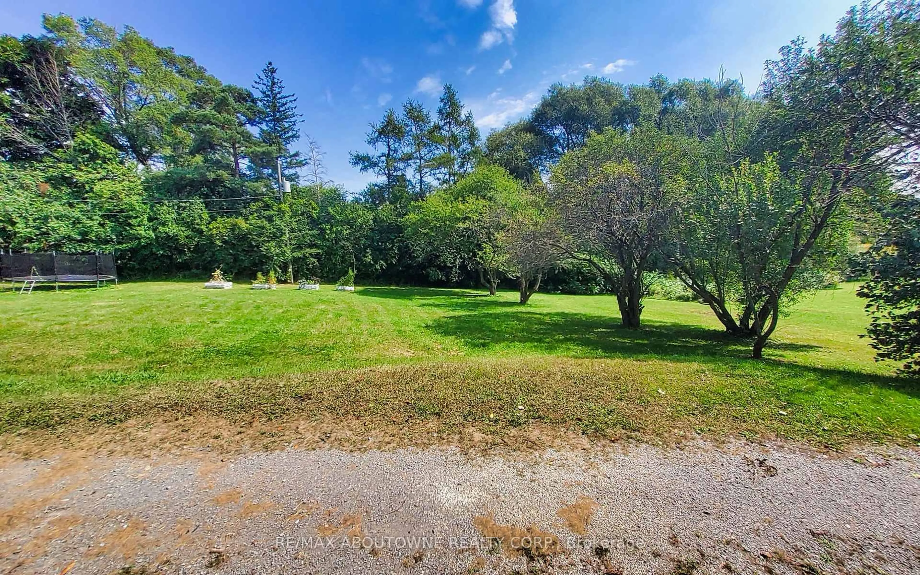 A pic from outside/outdoor area/front of a property/back of a property/a pic from drone, forest/trees view for 2386 4th Line, Innisfil Ontario L0L 1K0