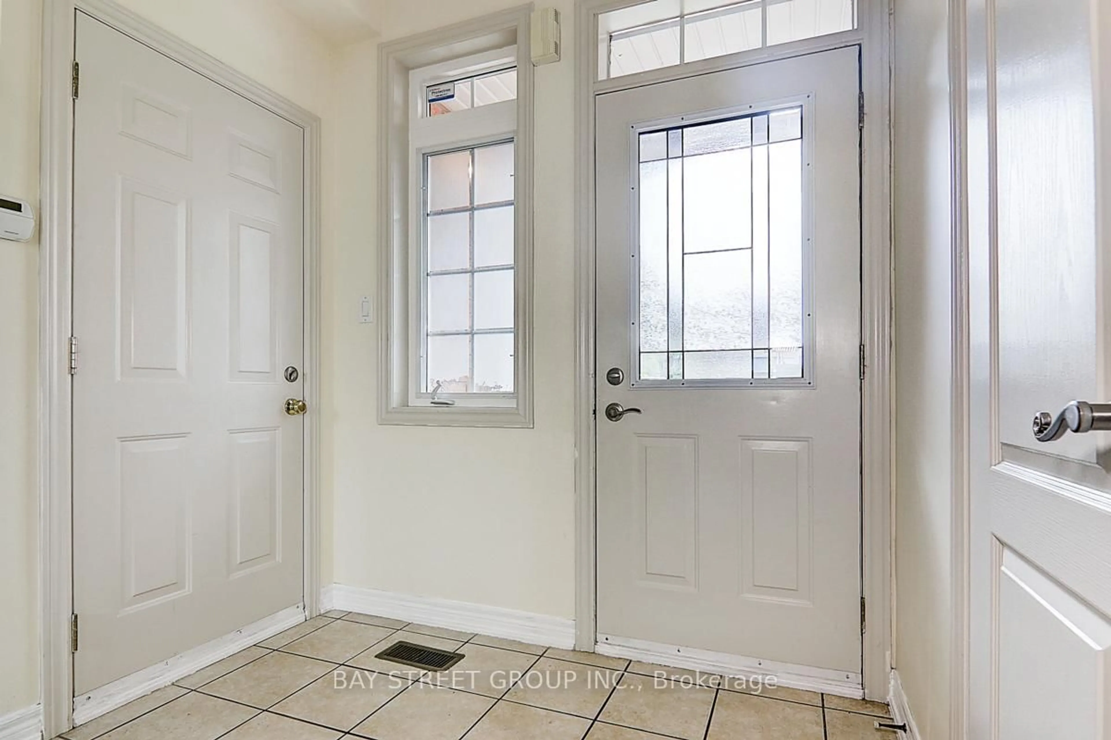 Indoor entryway for 90 Cabernet Rd, Vaughan Ontario L4J 8X7