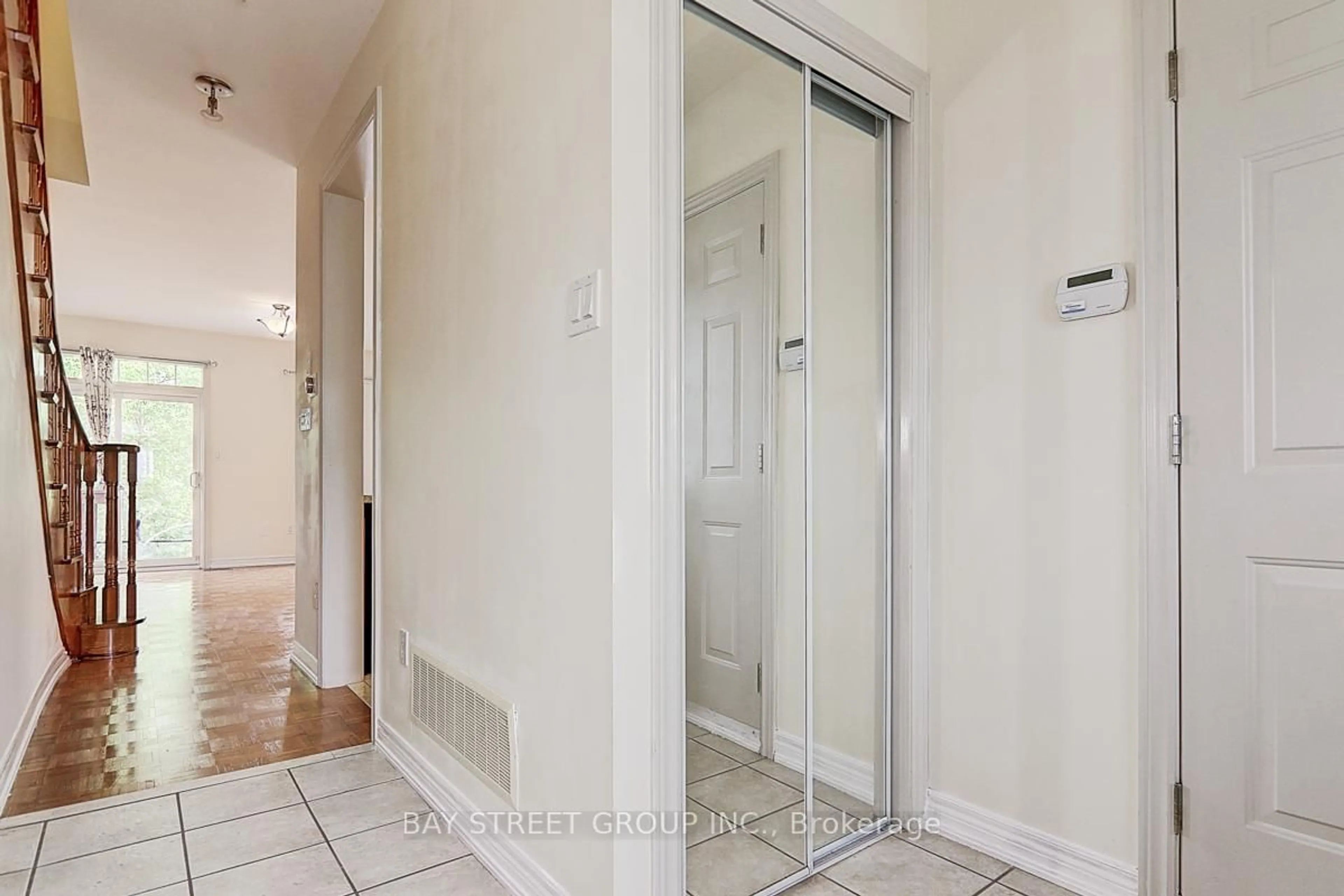 Indoor entryway for 90 Cabernet Rd, Vaughan Ontario L4J 8X7