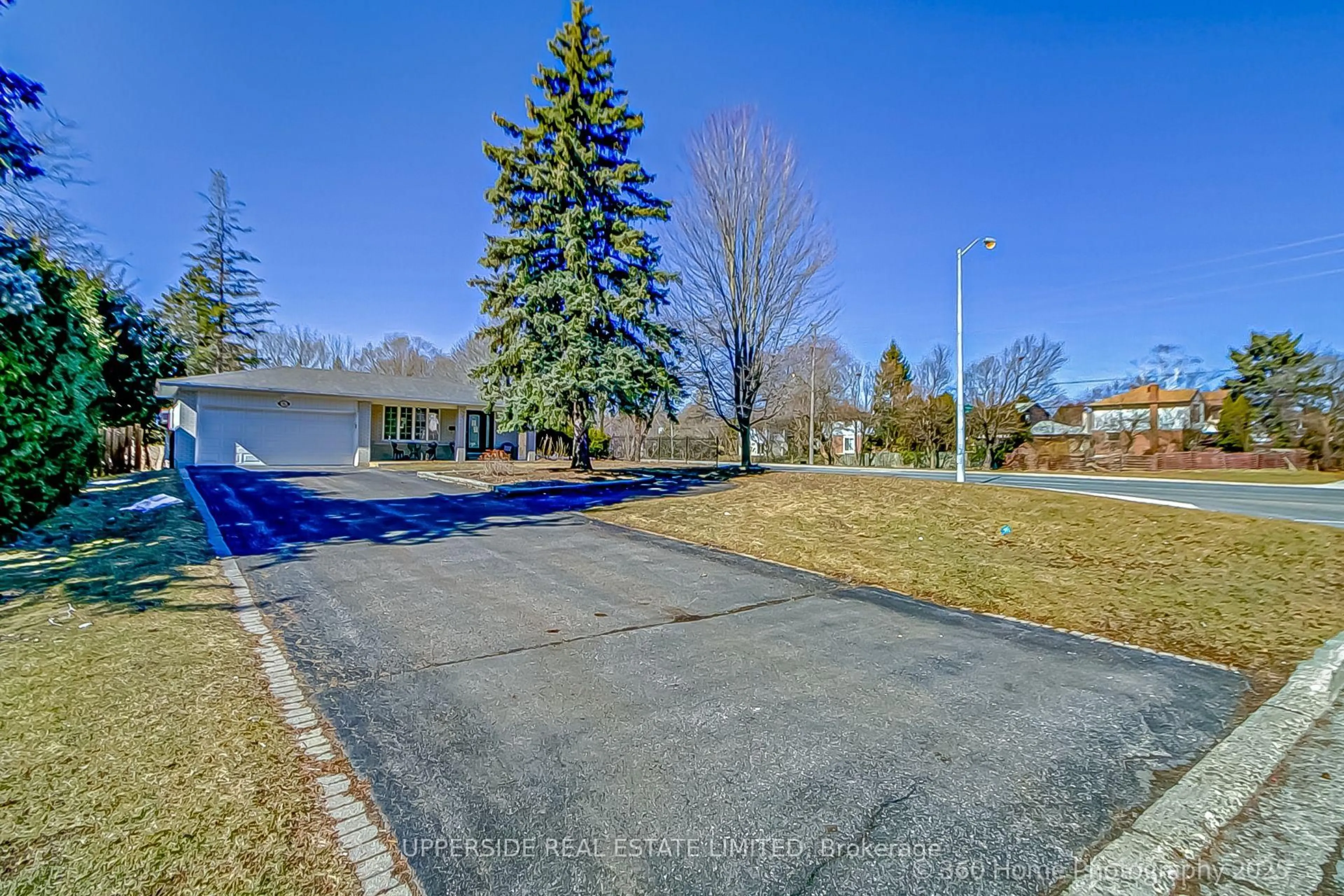 A pic from outside/outdoor area/front of a property/back of a property/a pic from drone, street for 2 CHRISTMAN Crt, Markham Ontario L3P 3C8