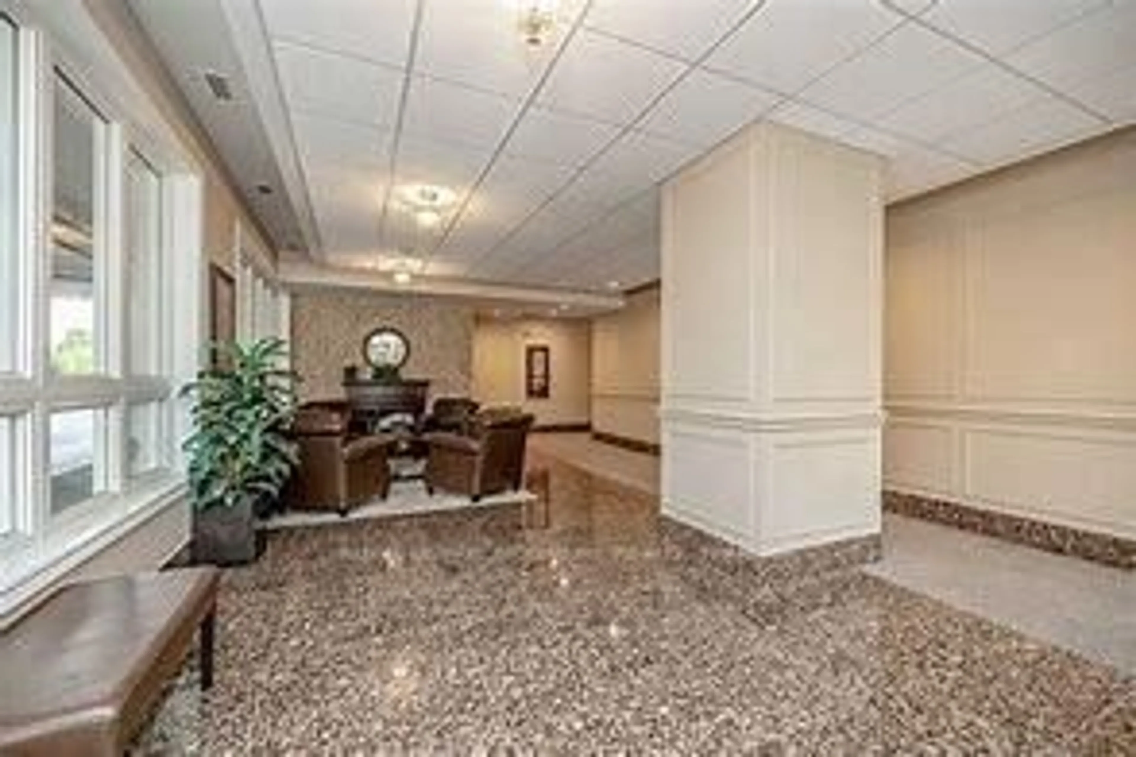 Lobby for 15450 Yonge St #210, Aurora Ontario L4G 0K1