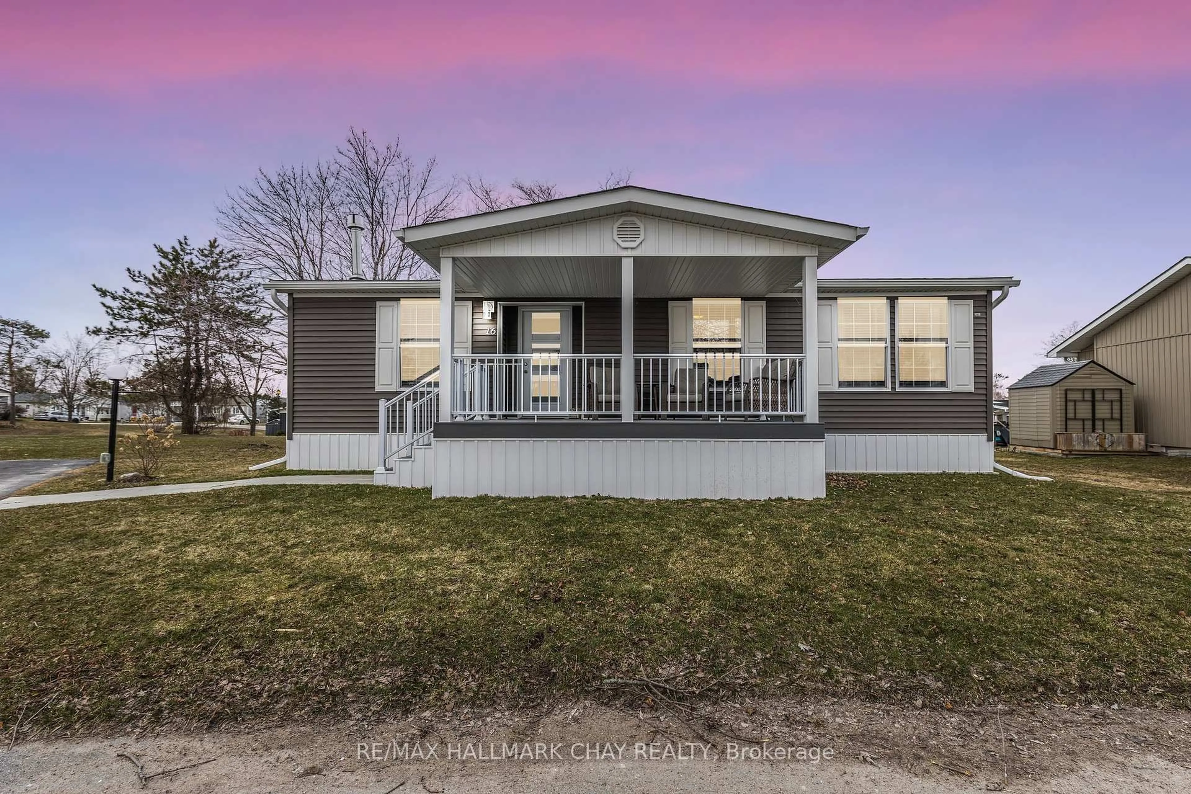 Home with vinyl exterior material, street for 16 Comforts Cove, Innisfil Ontario L9S 1S3