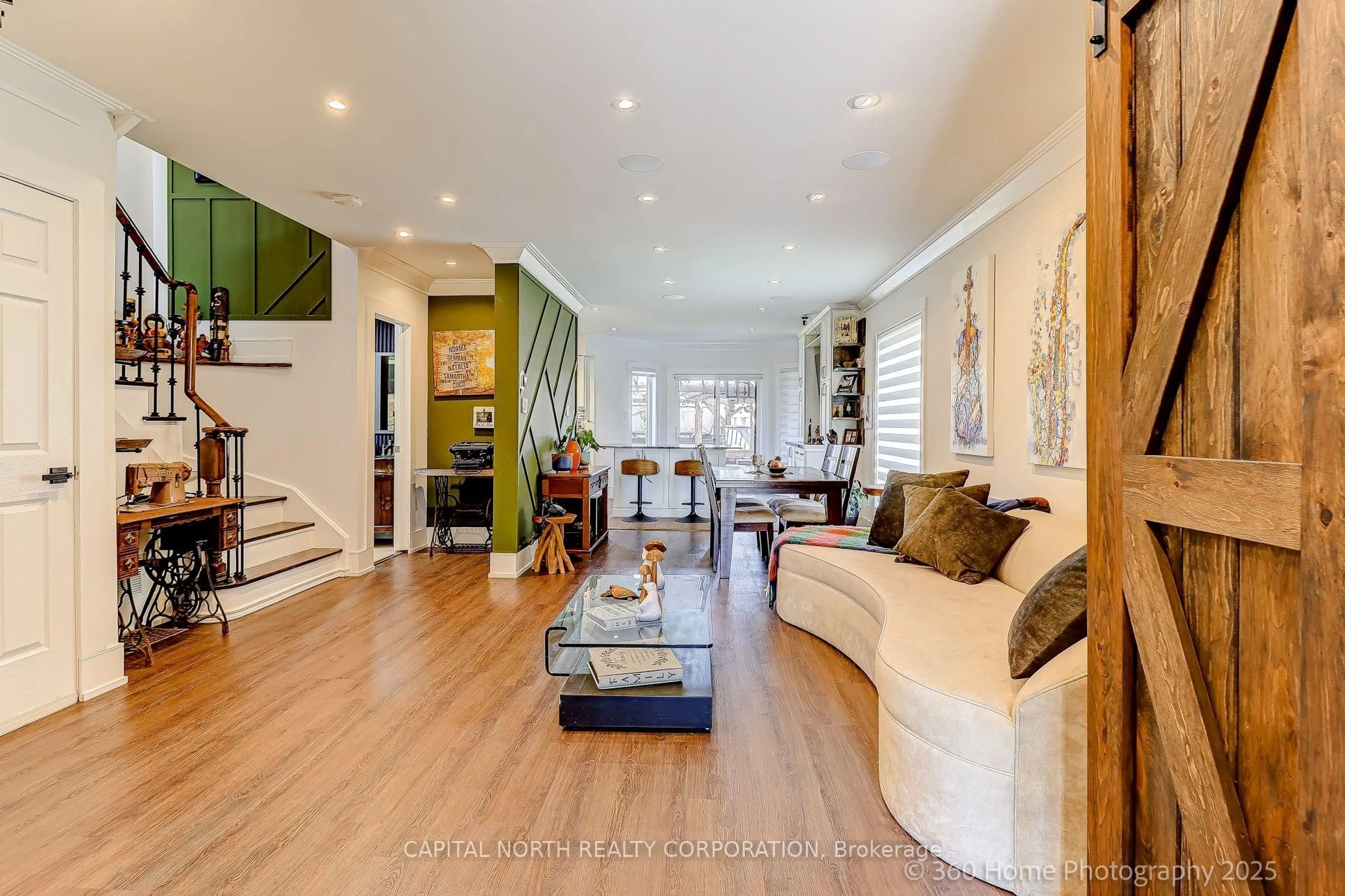 Living room with furniture, wood/laminate floor for 118 SOLWAY Ave, Vaughan Ontario L6A 2X1