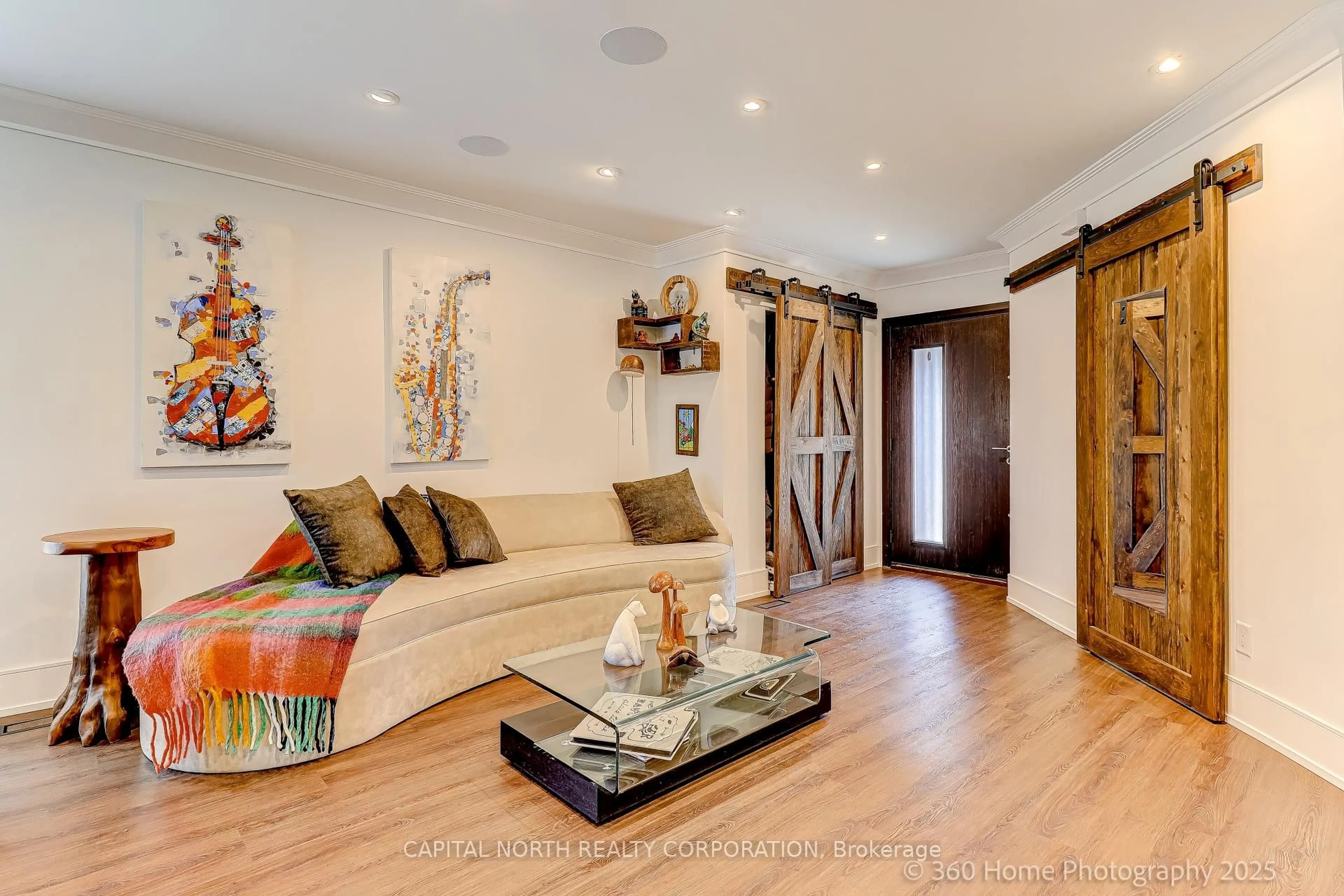 Living room with furniture, wood/laminate floor for 118 SOLWAY Ave, Vaughan Ontario L6A 2X1