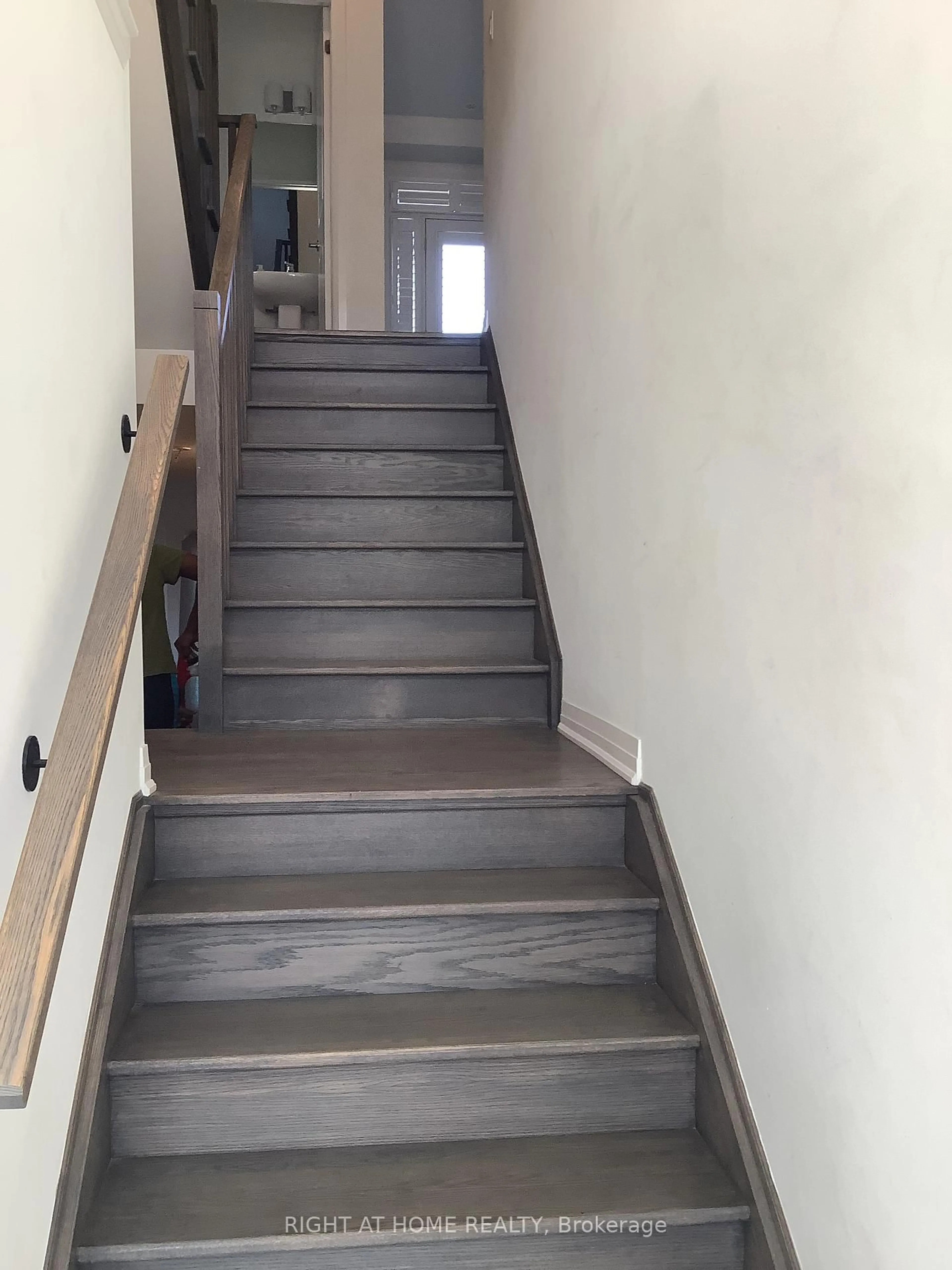 Stairs for 14 Hughes Lane, New Tecumseth Ontario L0G 1W0