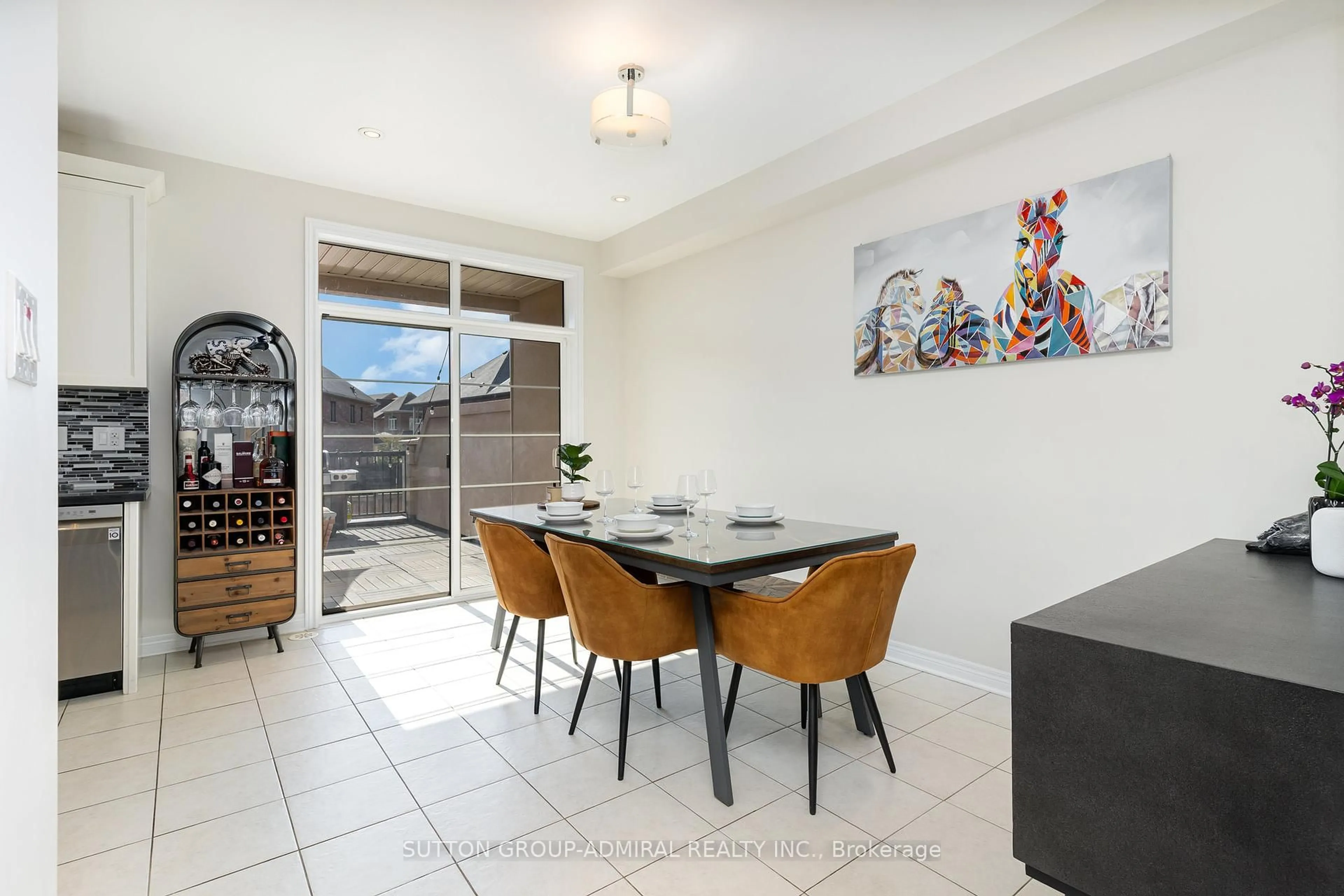 Dining room, ceramic/tile floor for 32 Grand Trunk Ave, Vaughan Ontario L6A 0X8