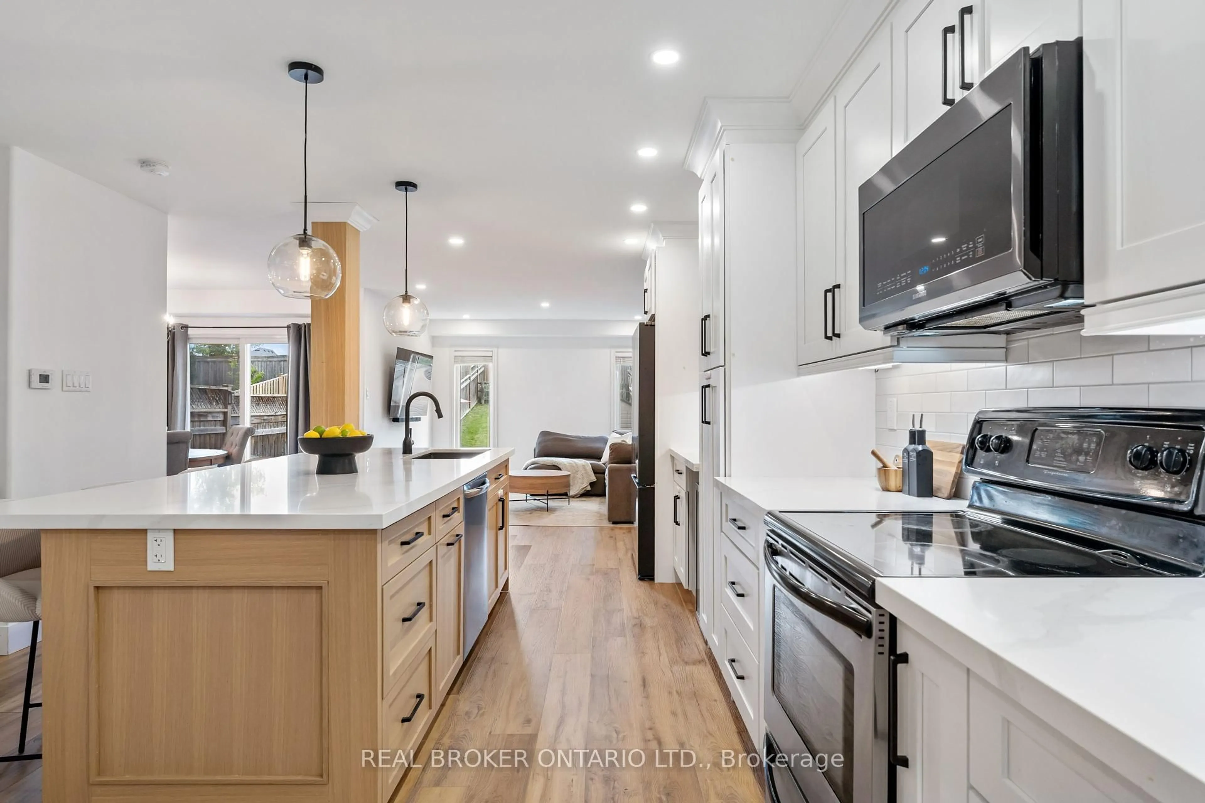 Open concept kitchen, unknown for 16 Buchanan Dr, New Tecumseth Ontario L9R 0A1