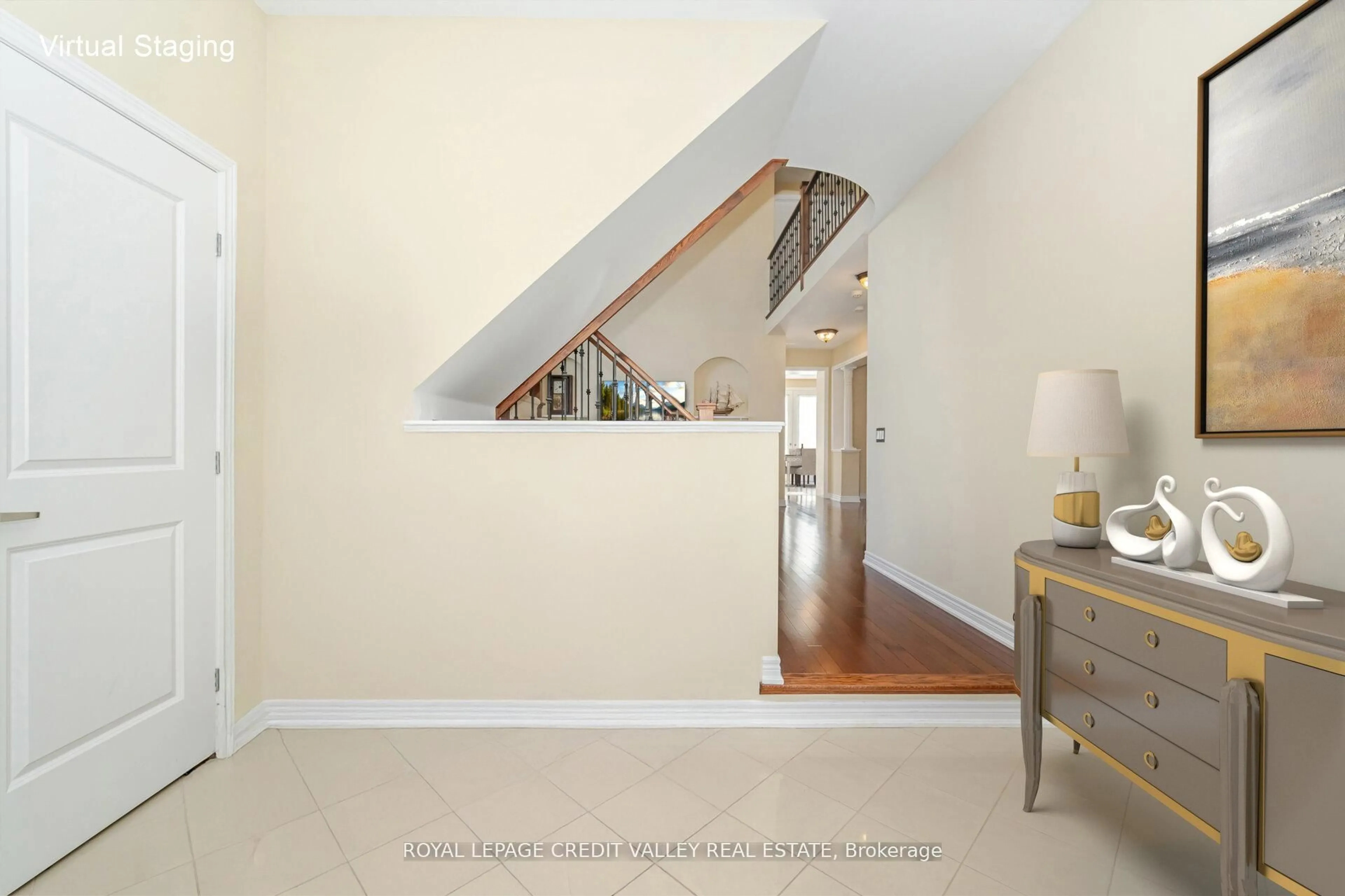 Indoor foyer for 2 Ironside Dr, Vaughan Ontario L4H 3R8