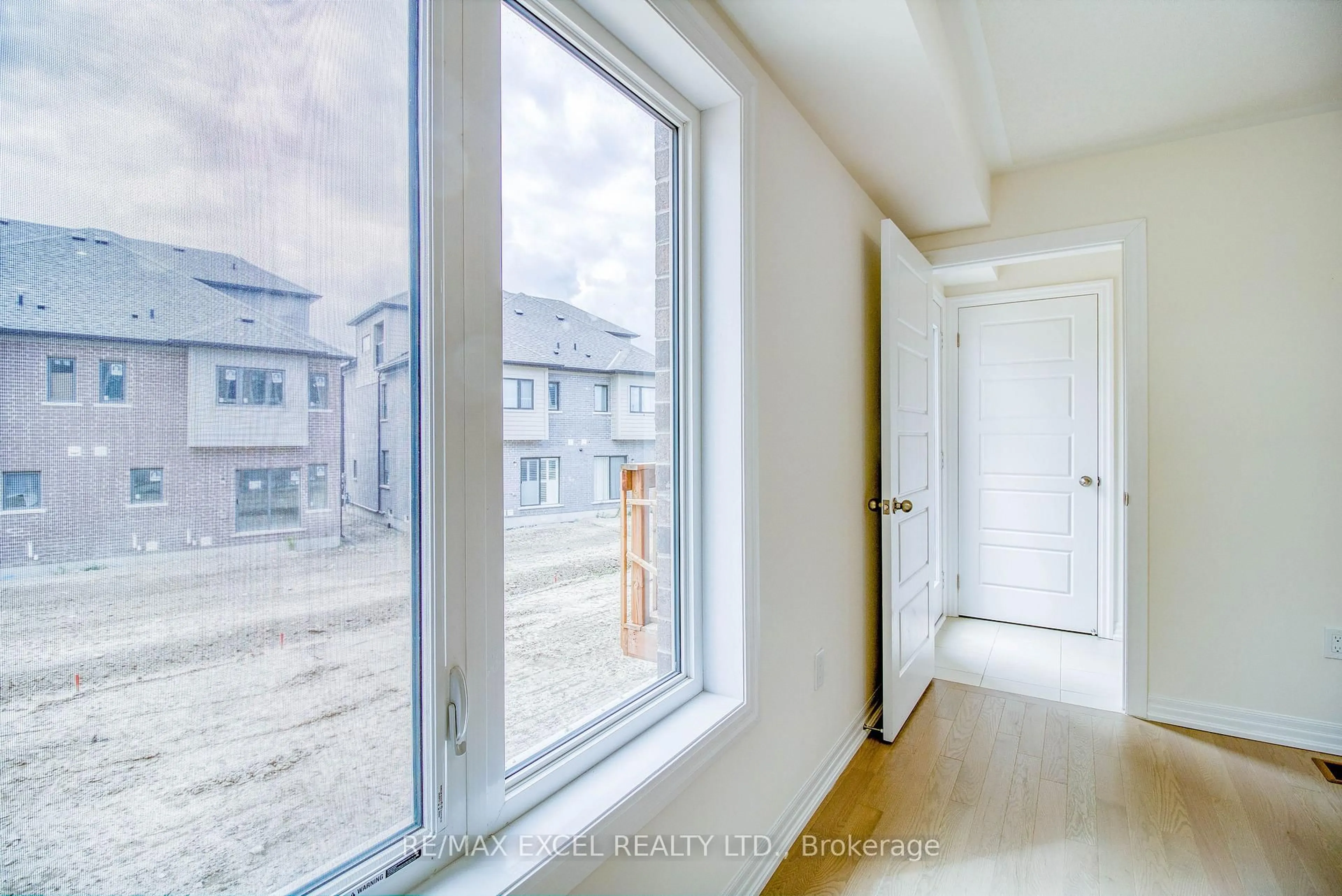 A pic of a room for 124 Solstice Circ, Newmarket Ontario L3X 0L7