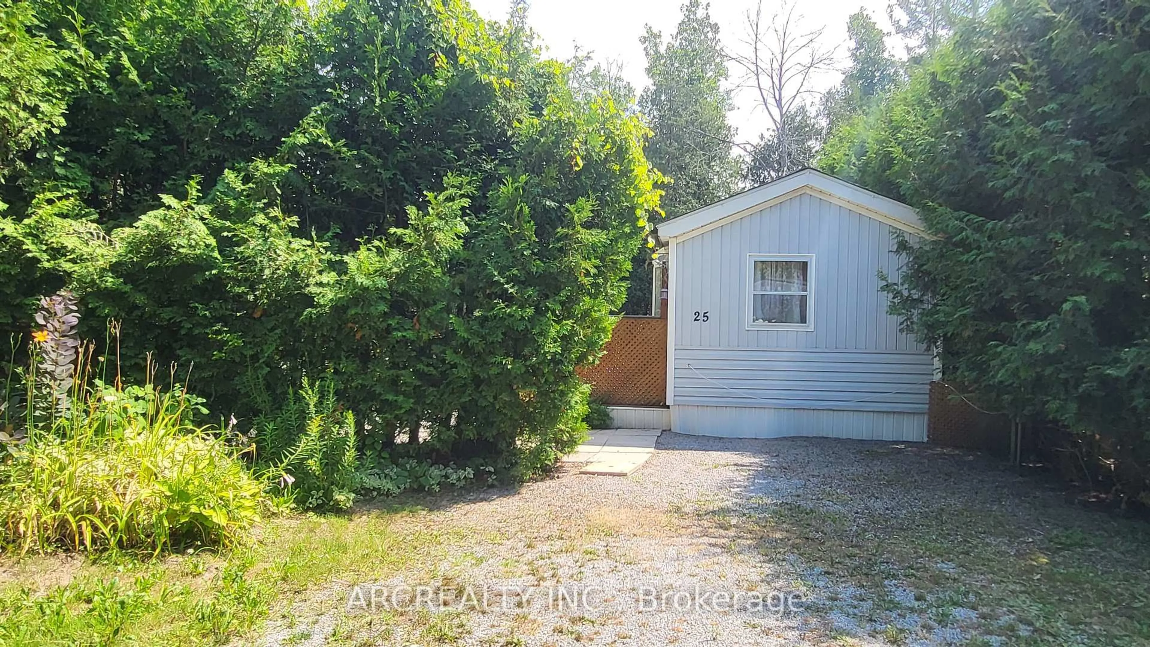 Shed for 25 Chickadee Crt, Georgina Ontario L0E 1N0
