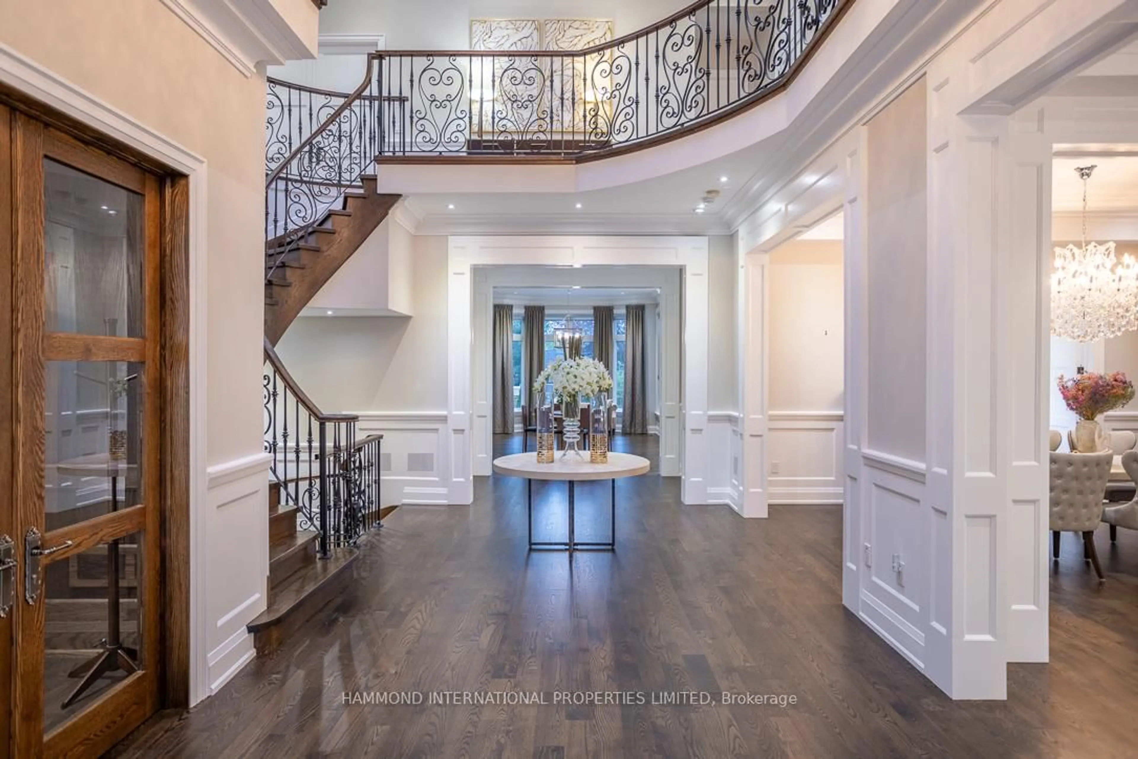 Indoor entryway for 11 Helen Ave, Vaughan Ontario L4J 1J6
