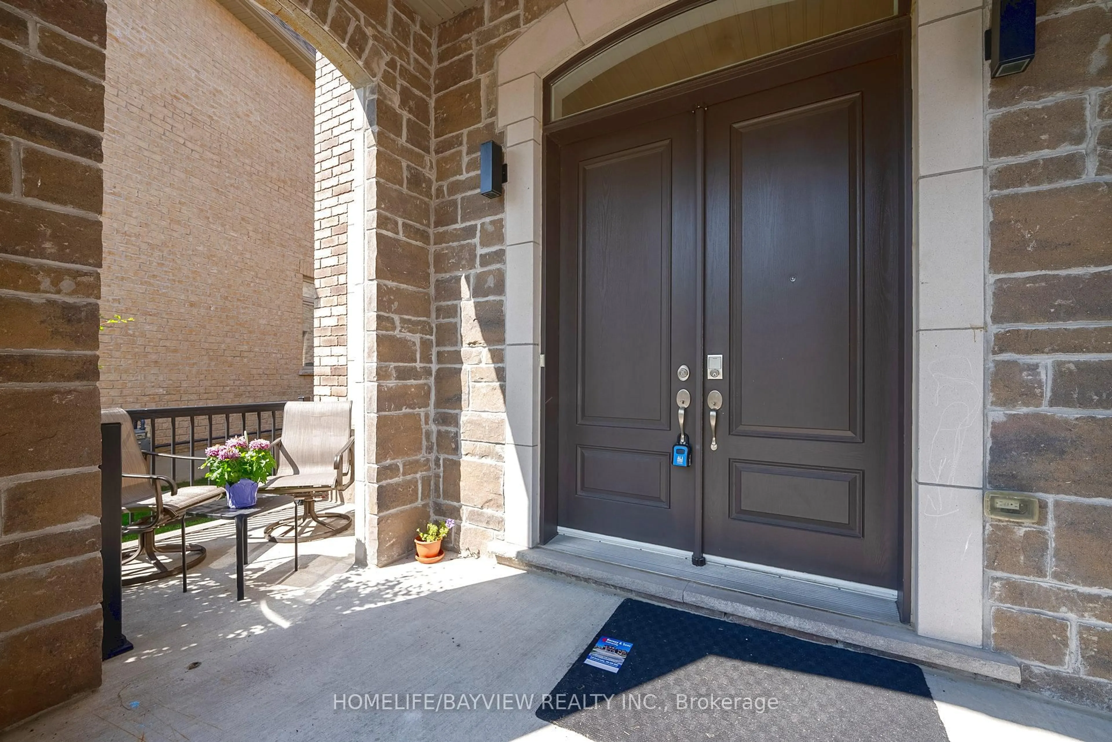 Indoor entryway for 28 Hamster Cres, Aurora Ontario L4G 3G7
