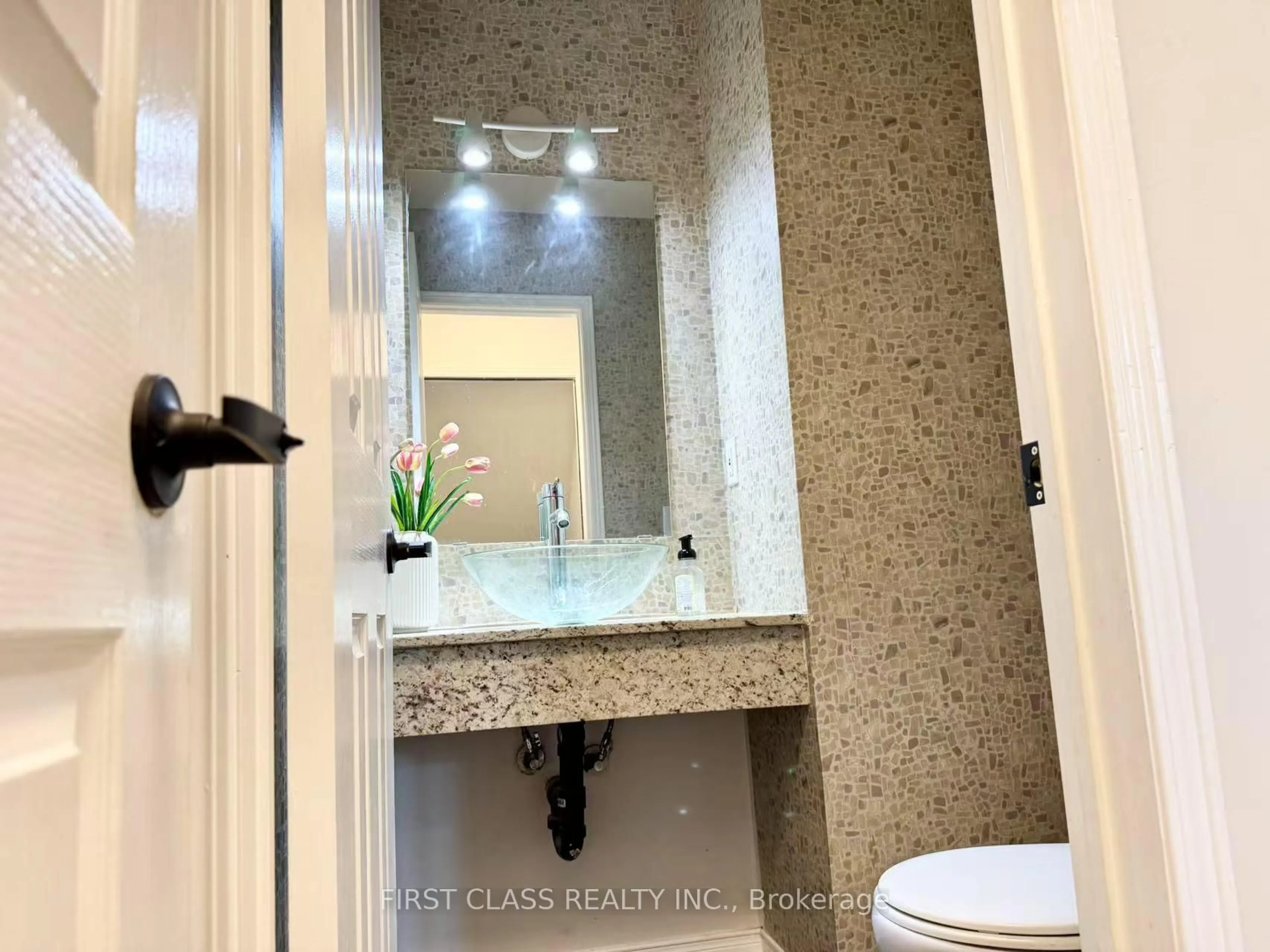 Standard bathroom, ceramic/tile floor for 207 Bur Oak Ave, Markham Ontario L6C 2L6