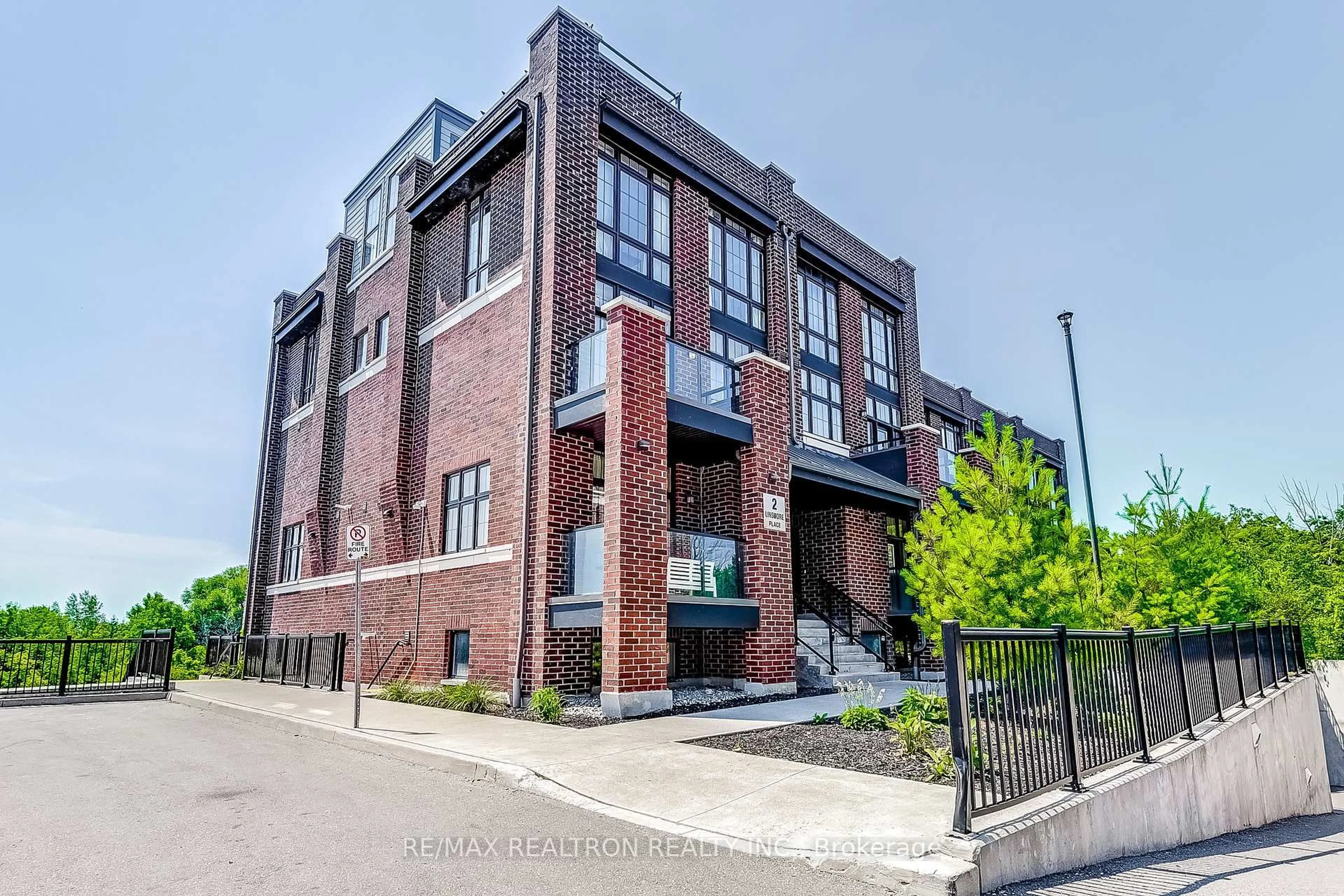 Home with brick exterior material, building for 2 Linsmore Pl #2, Whitchurch-Stouffville Ontario L4A 4T4
